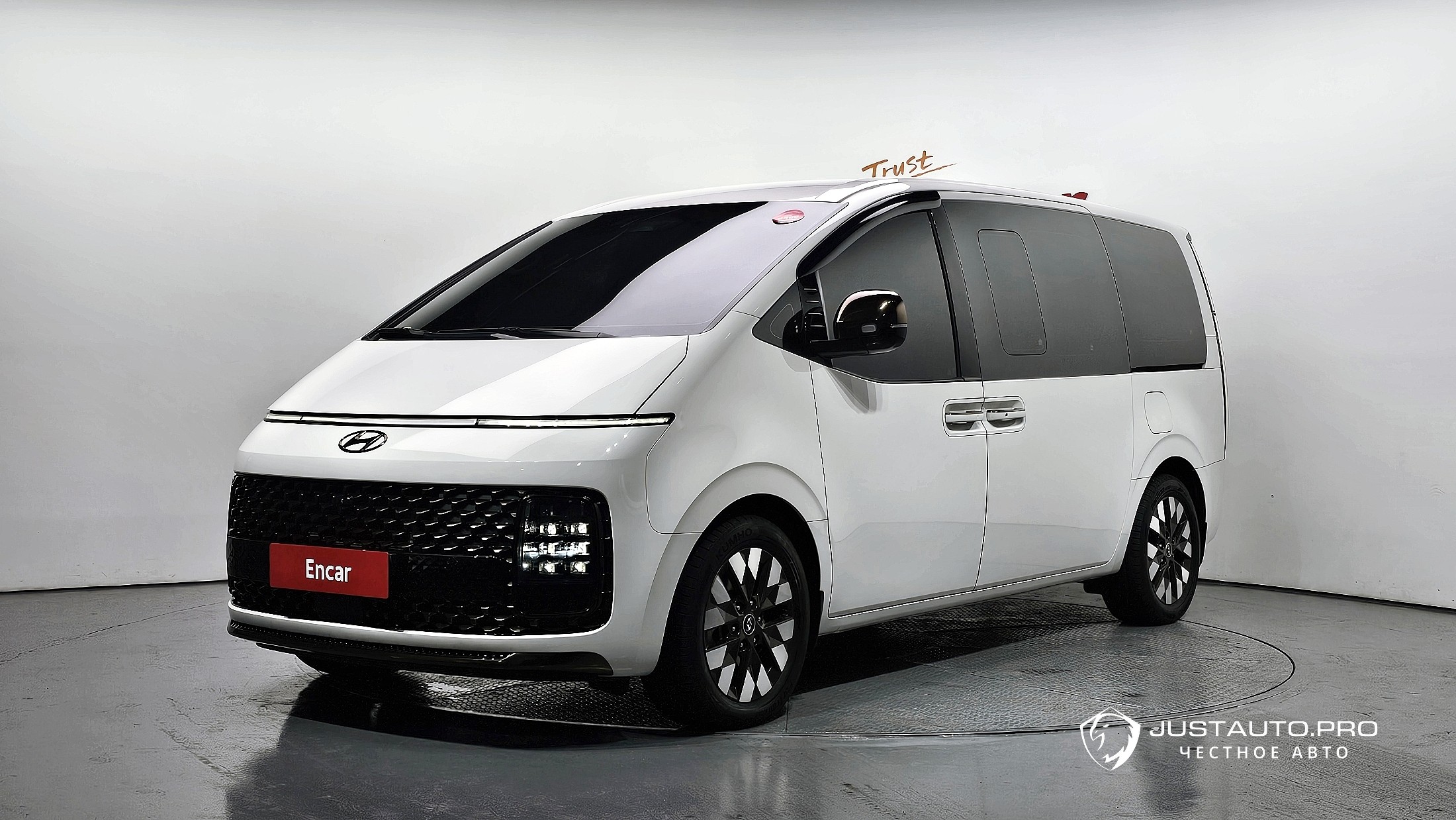 Автомобиль Hyundai Staria