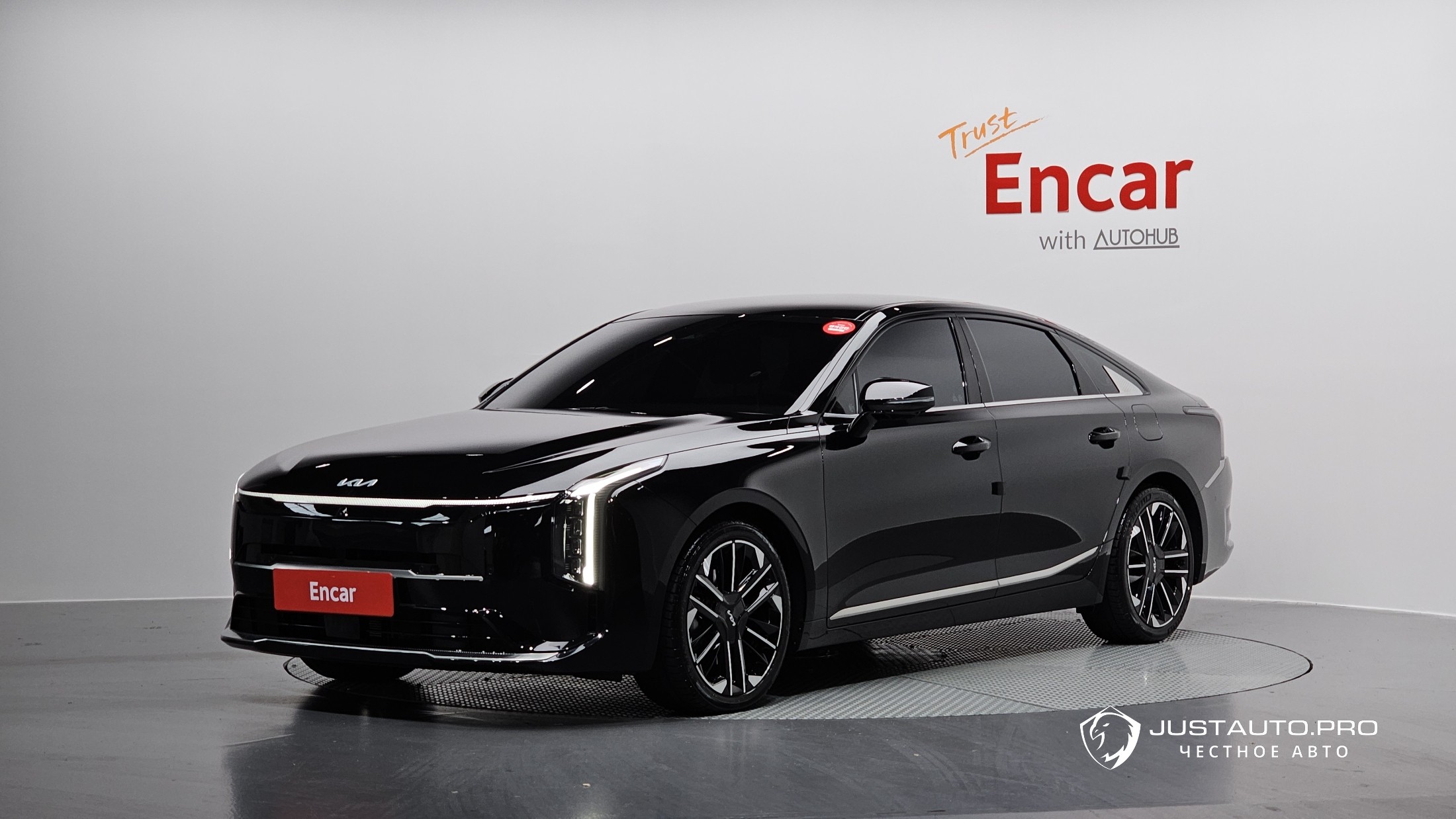 Автомобиль Kia K8