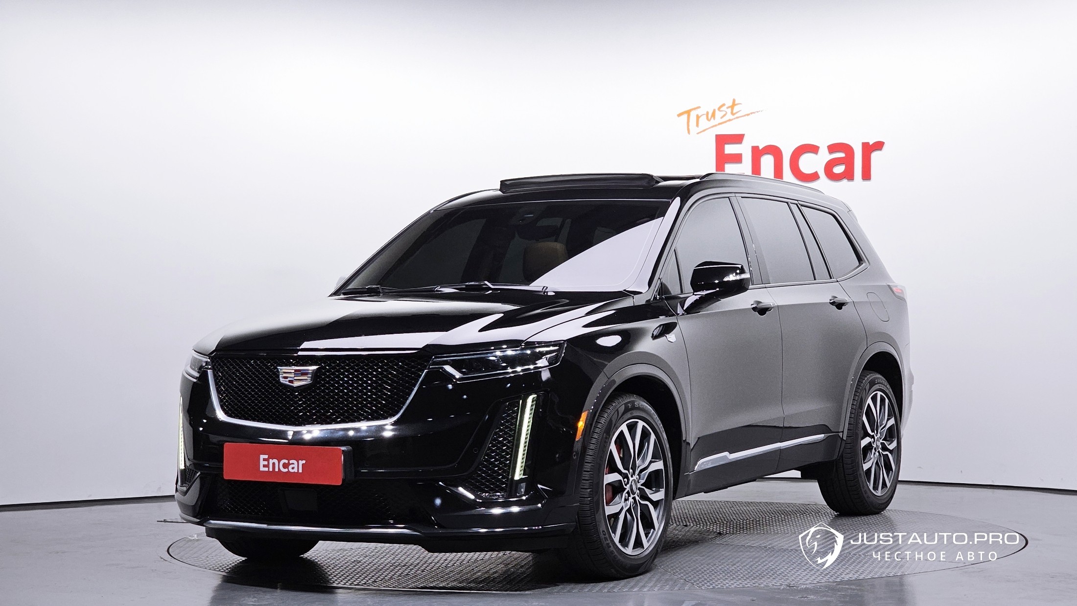 Автомобиль Cadillac XT6
