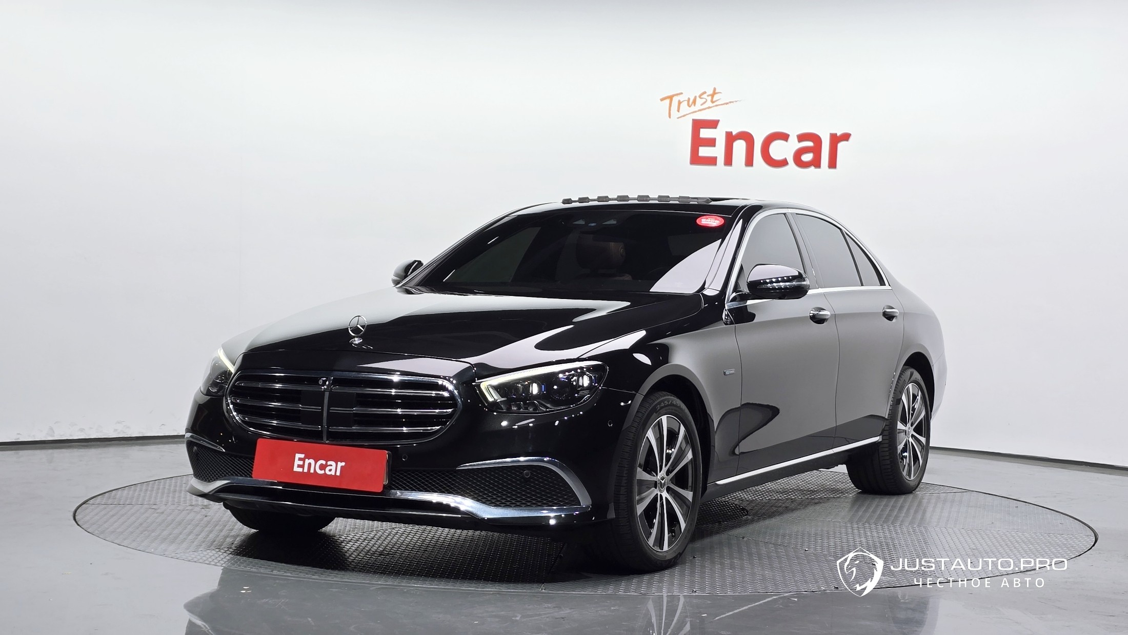 Автомобиль Mercedes-Benz E-Class