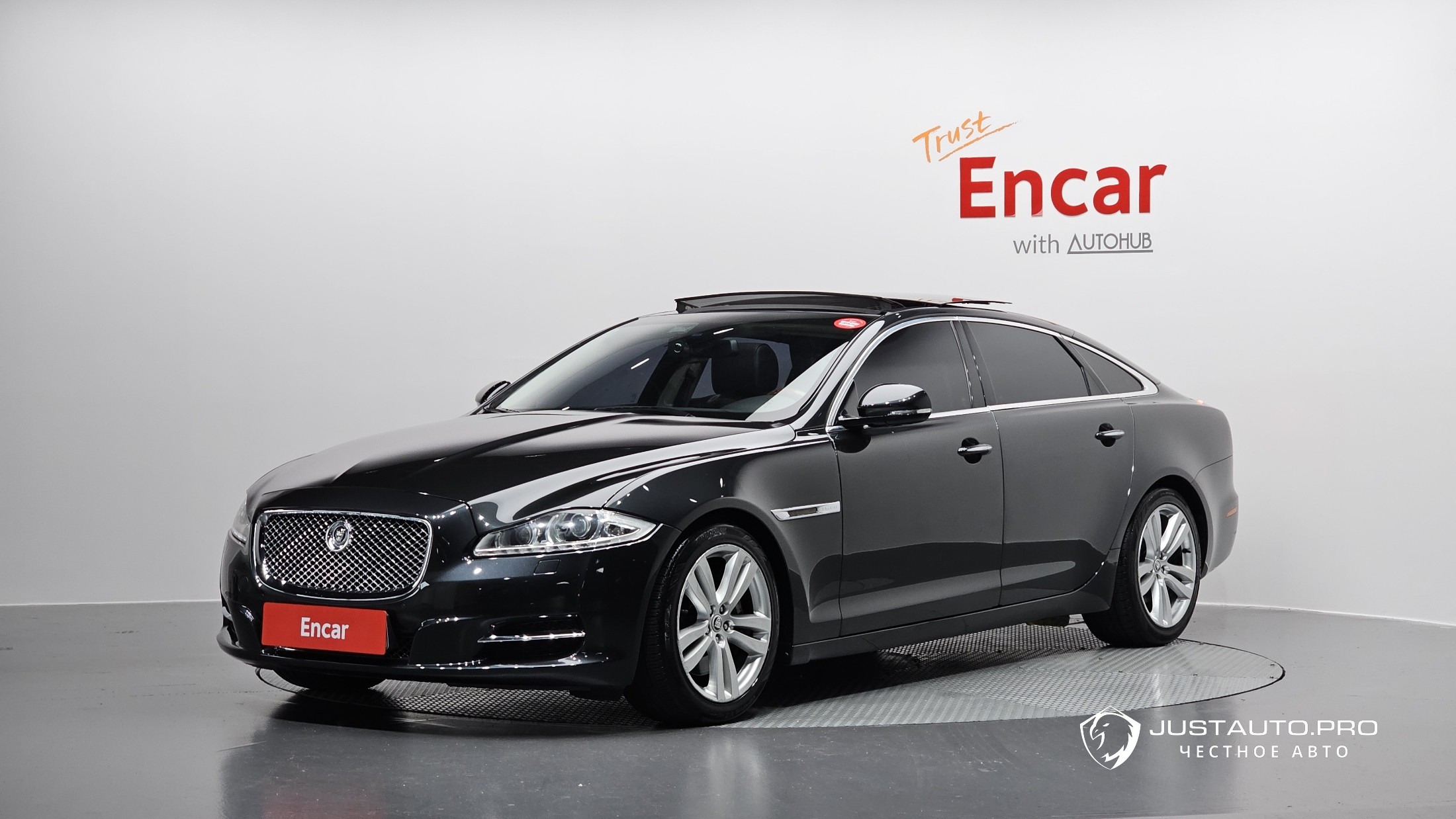 Автомобиль Jaguar XJ