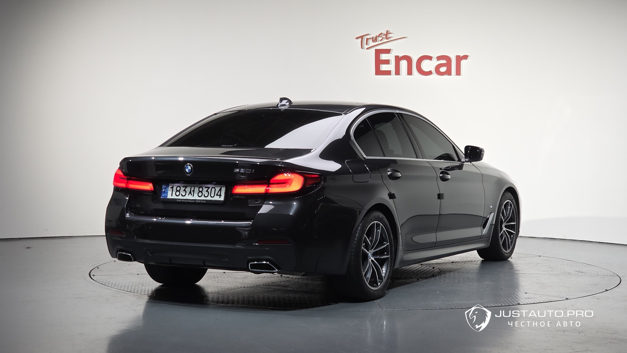 Автомобиль BMW 5-Series