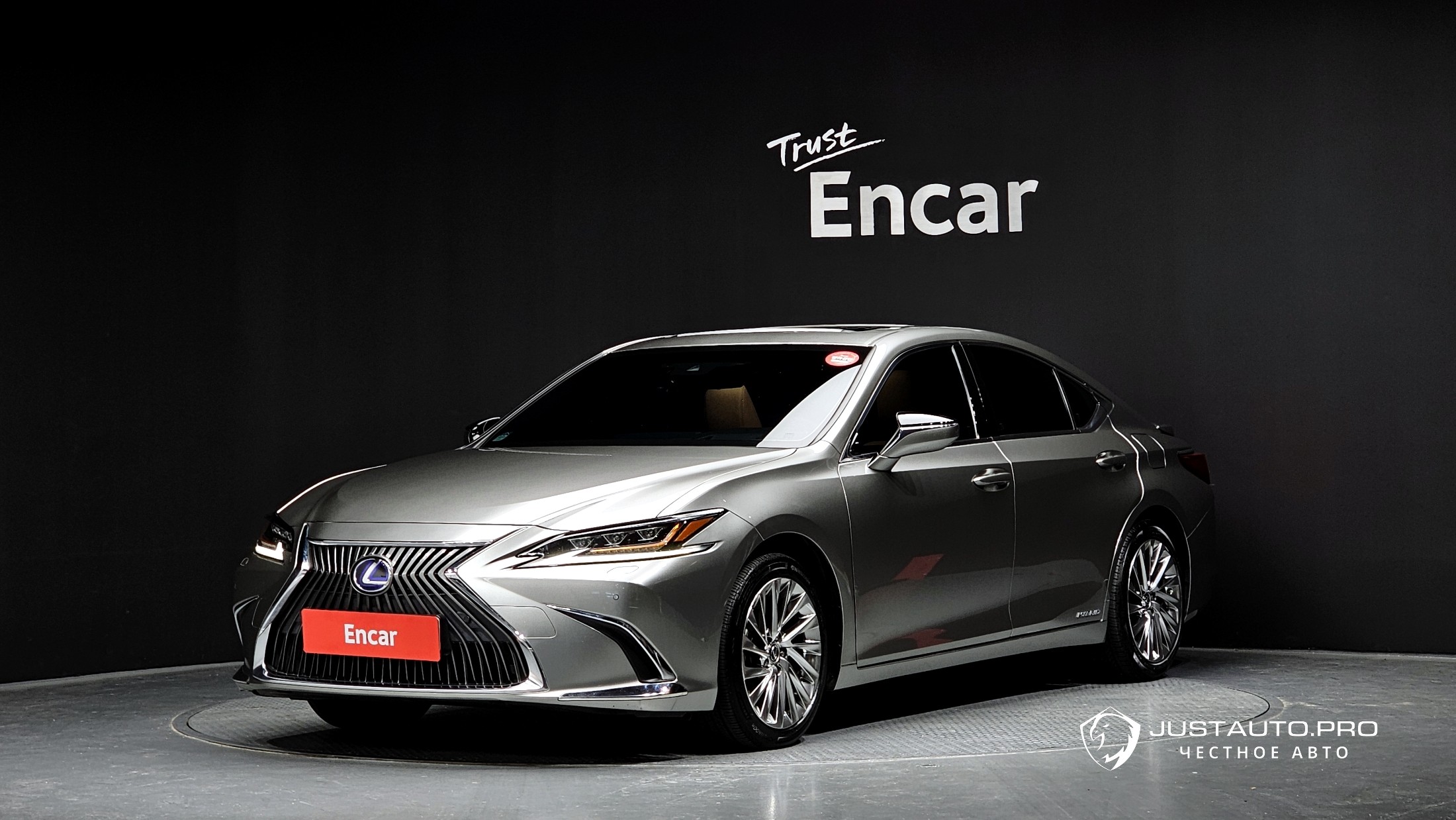 Автомобиль Lexus ES