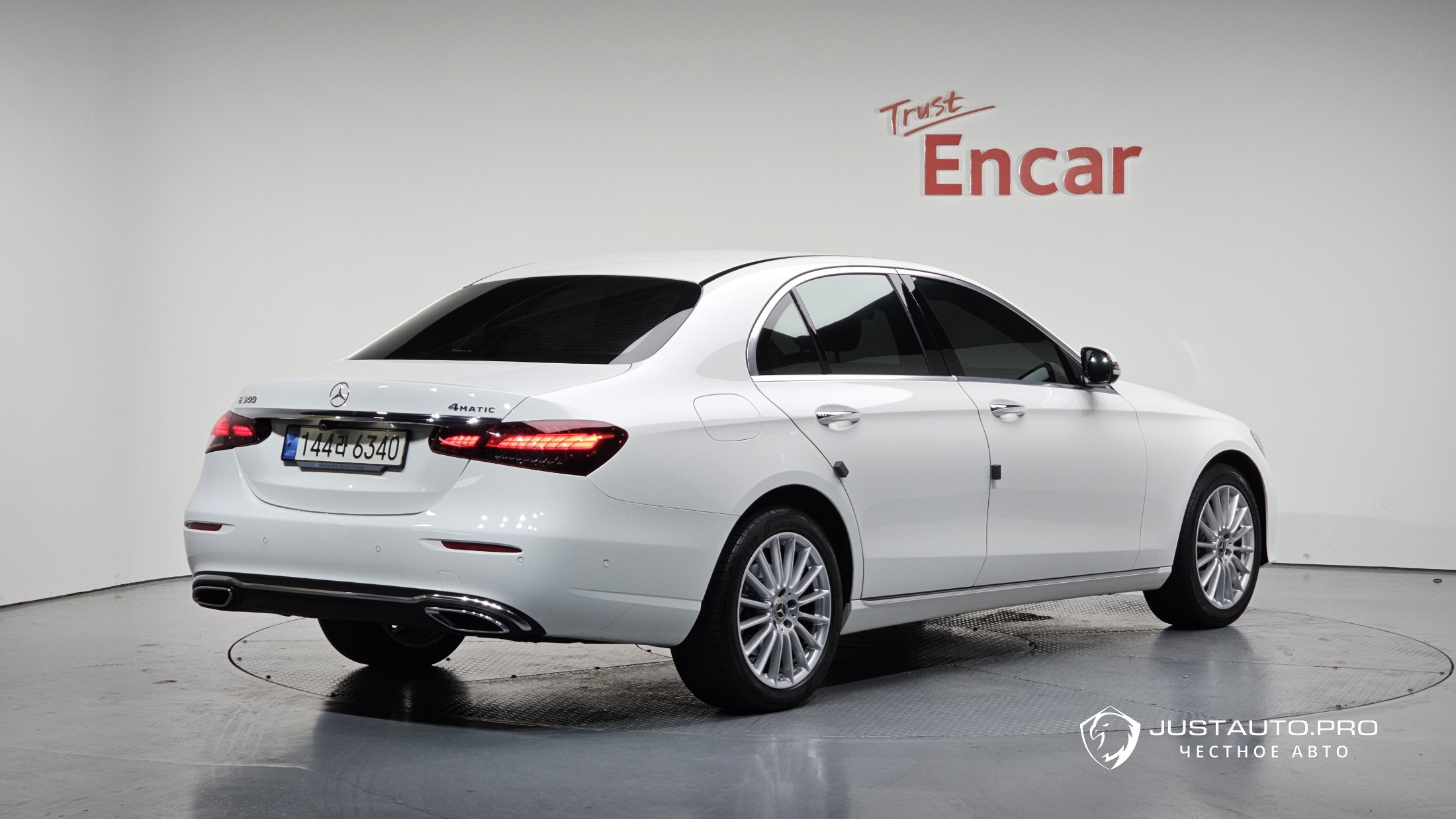 Автомобиль Mercedes-Benz E-Class