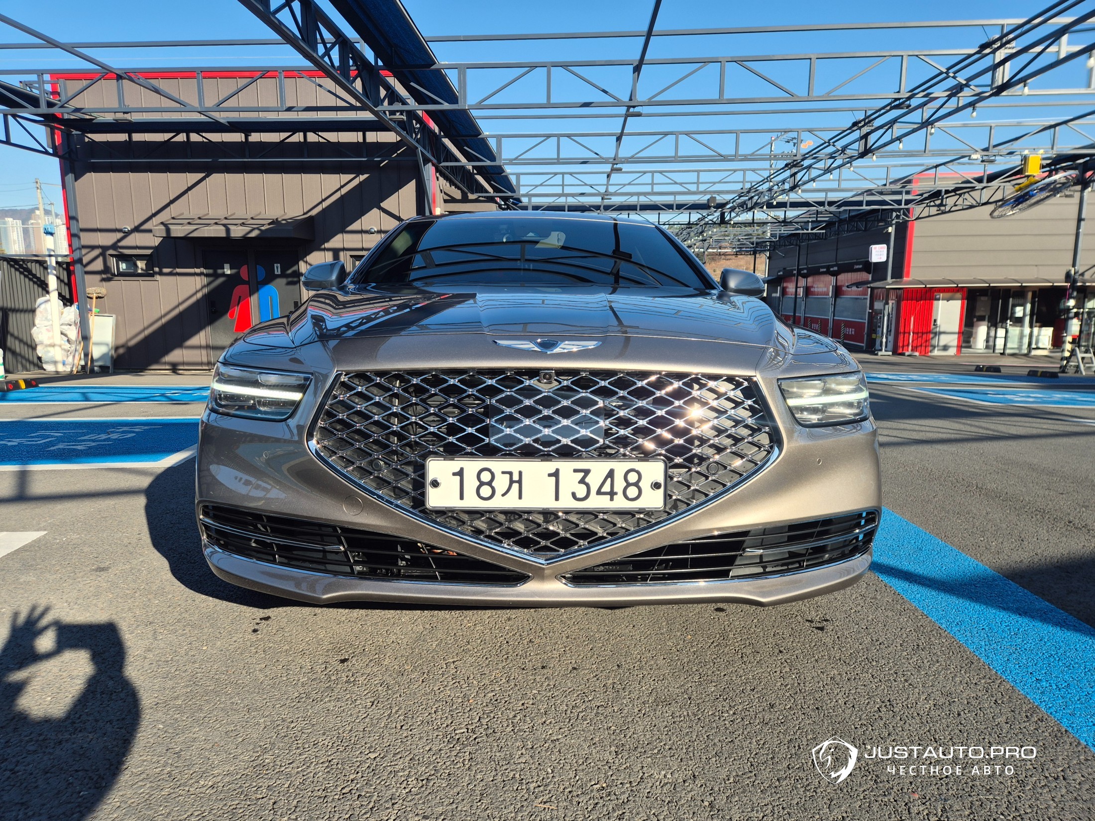 Автомобиль Genesis G90