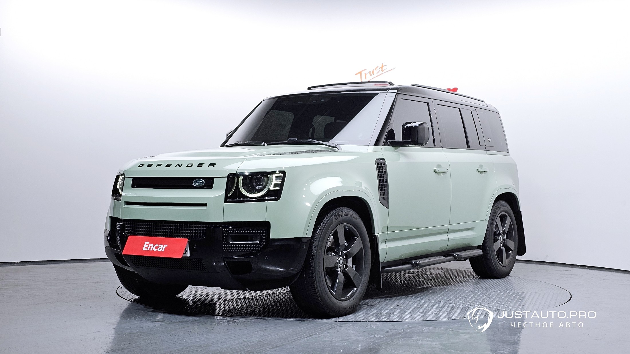 Автомобиль Land Rover Defender