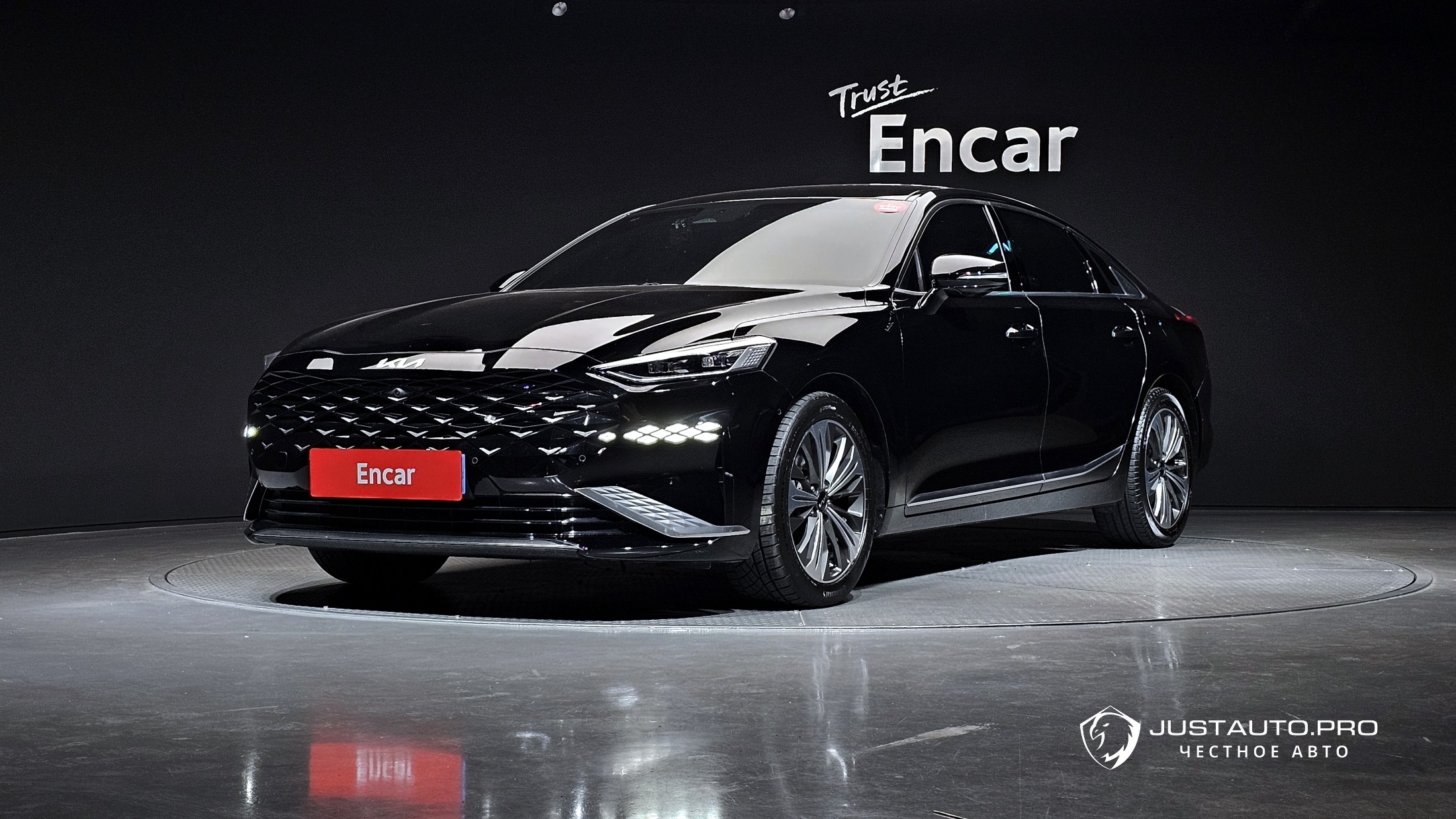 Автомобиль Kia K8