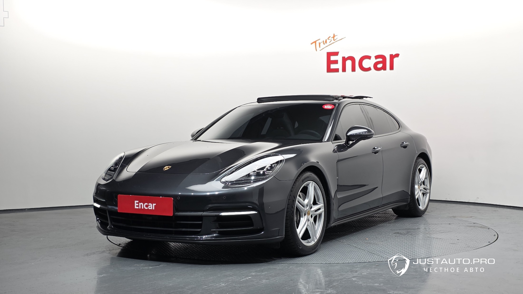 Автомобиль Porsche Panamera