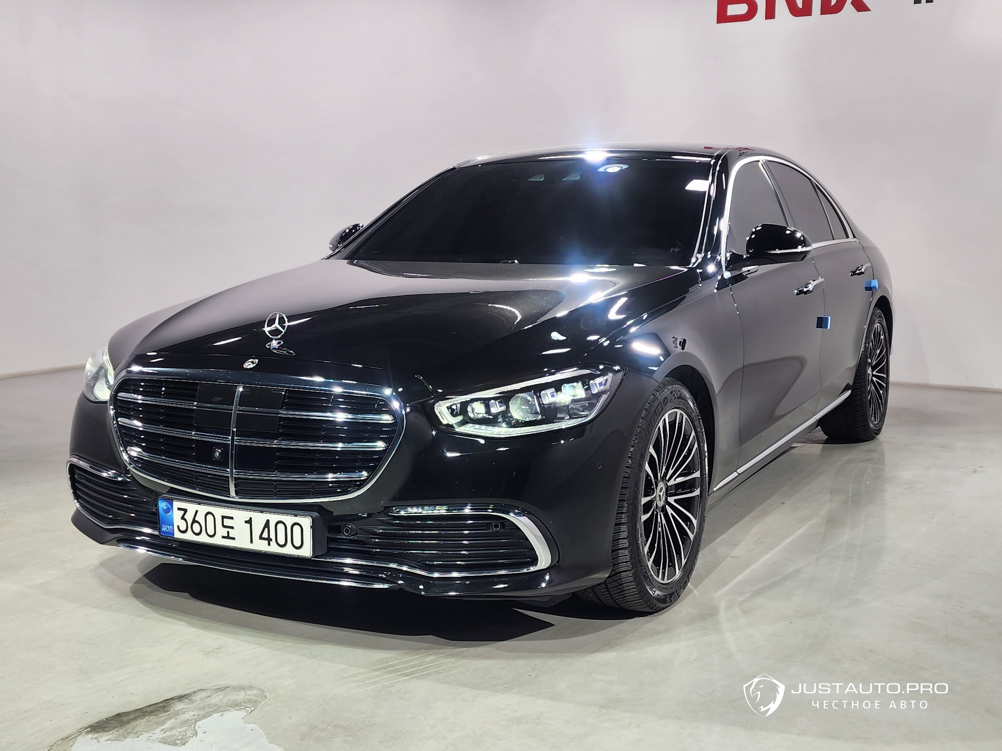 Автомобиль Mercedes-Benz S-Class