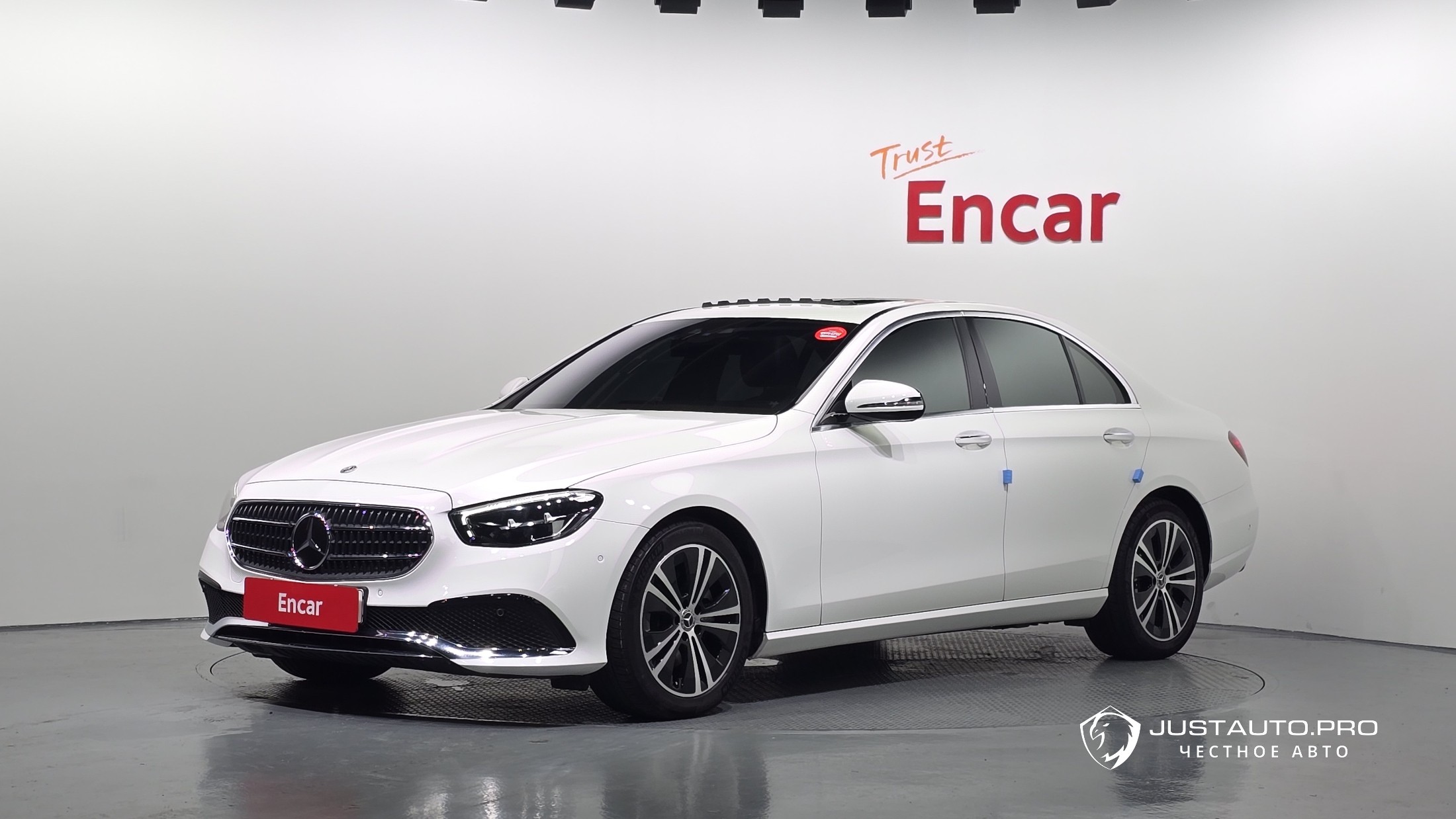 Автомобиль Mercedes-Benz E-Class