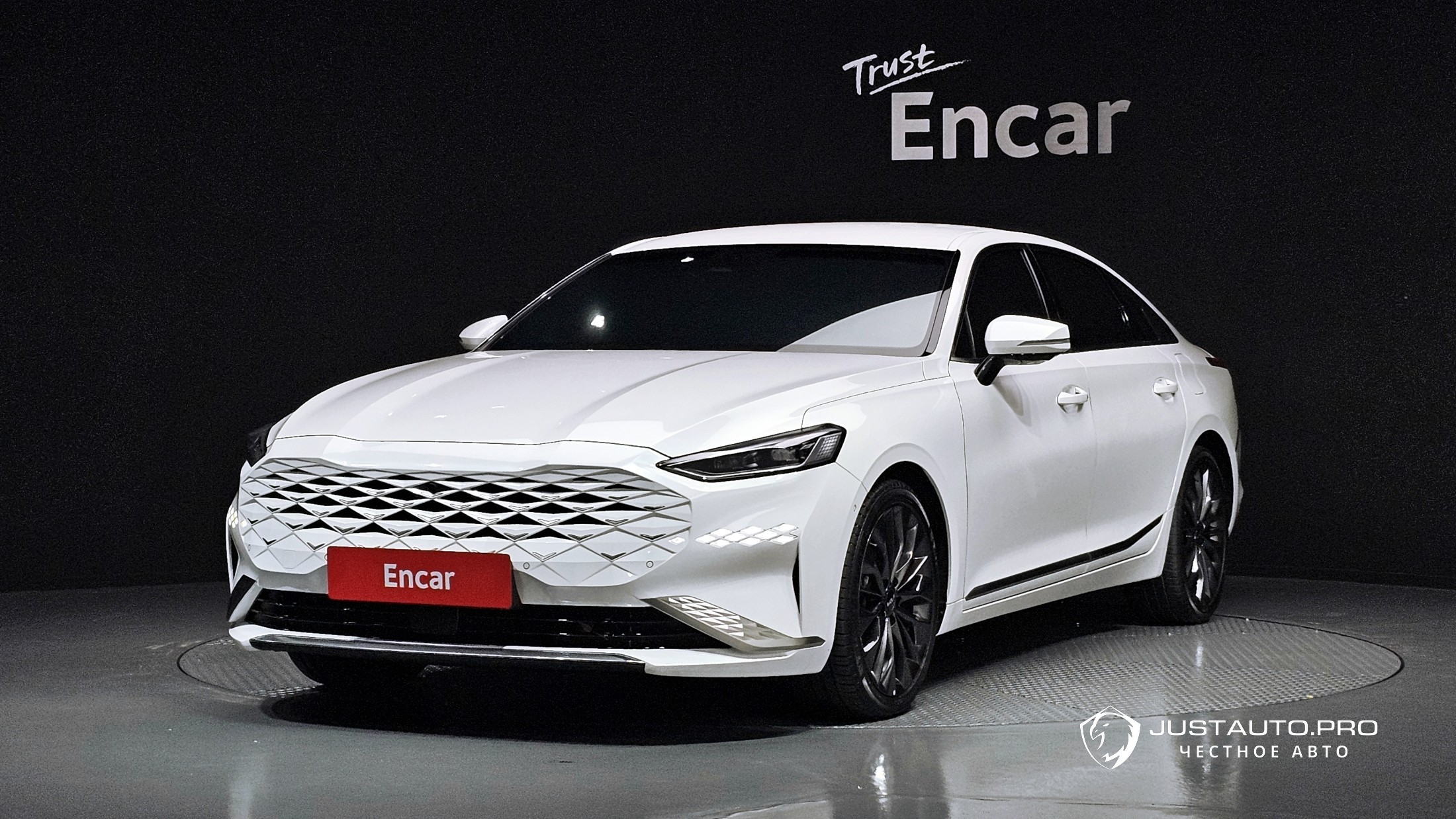 Автомобиль Kia K8