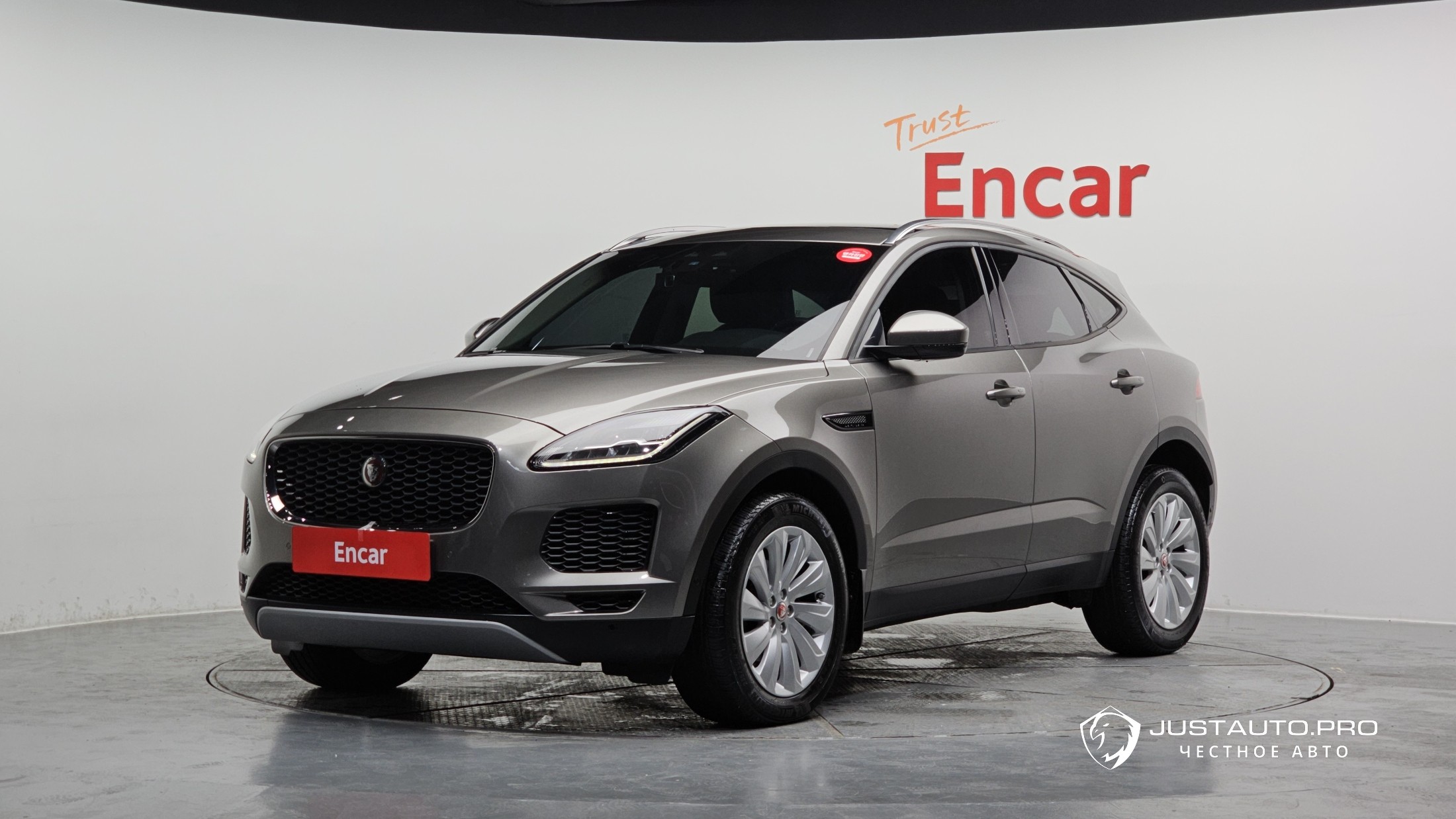 Автомобиль Jaguar E-PACE