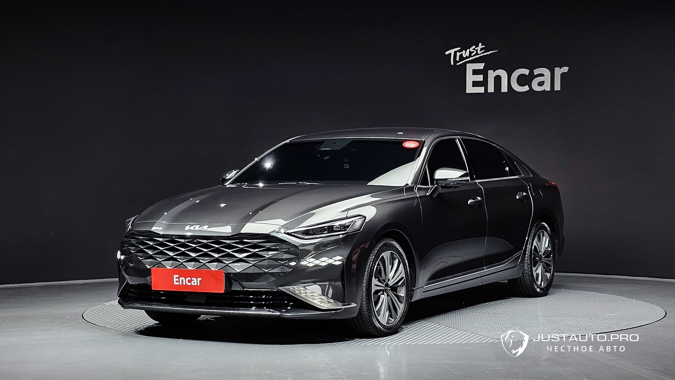 Автомобиль Kia K8