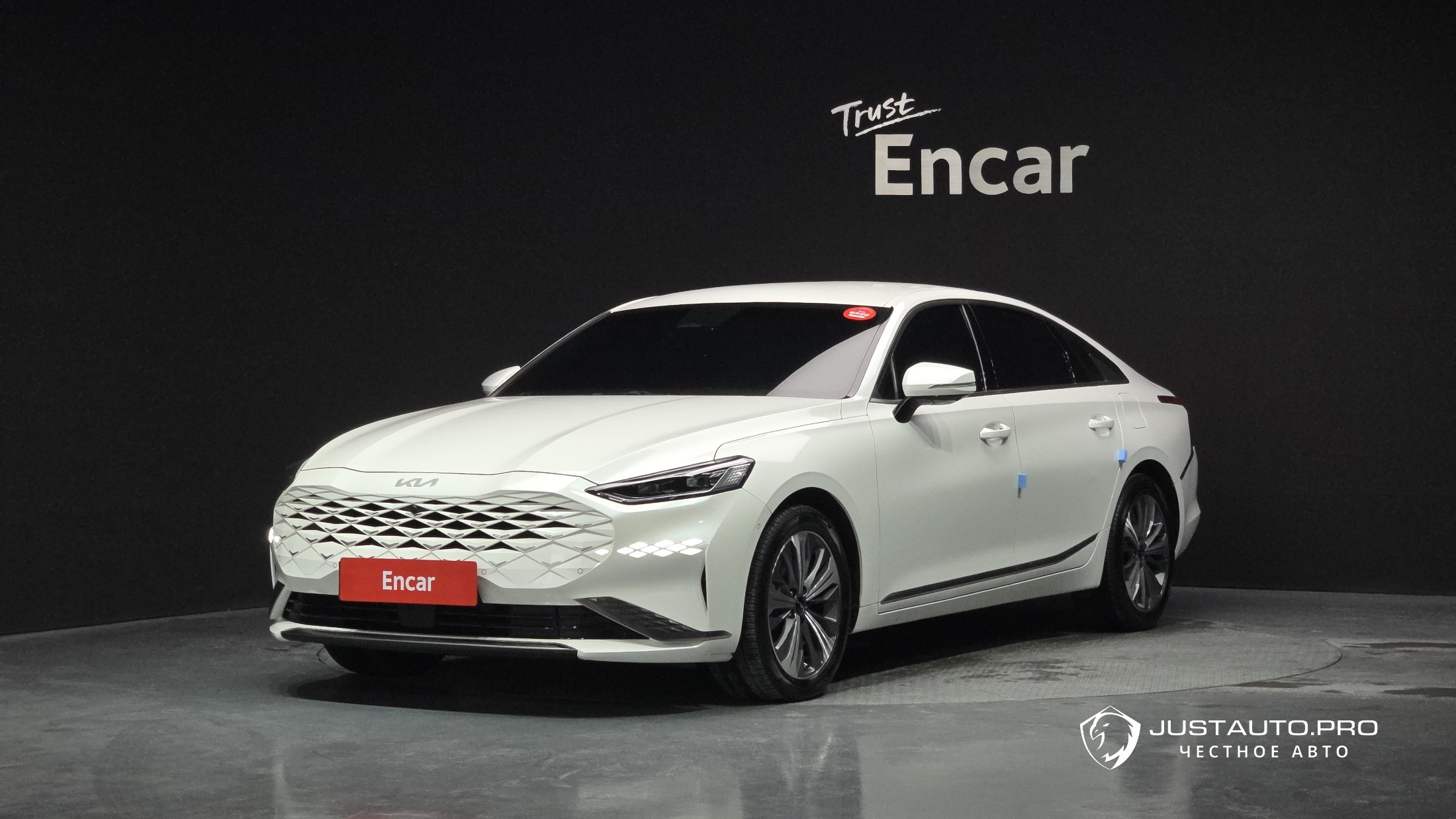 Автомобиль Kia K8