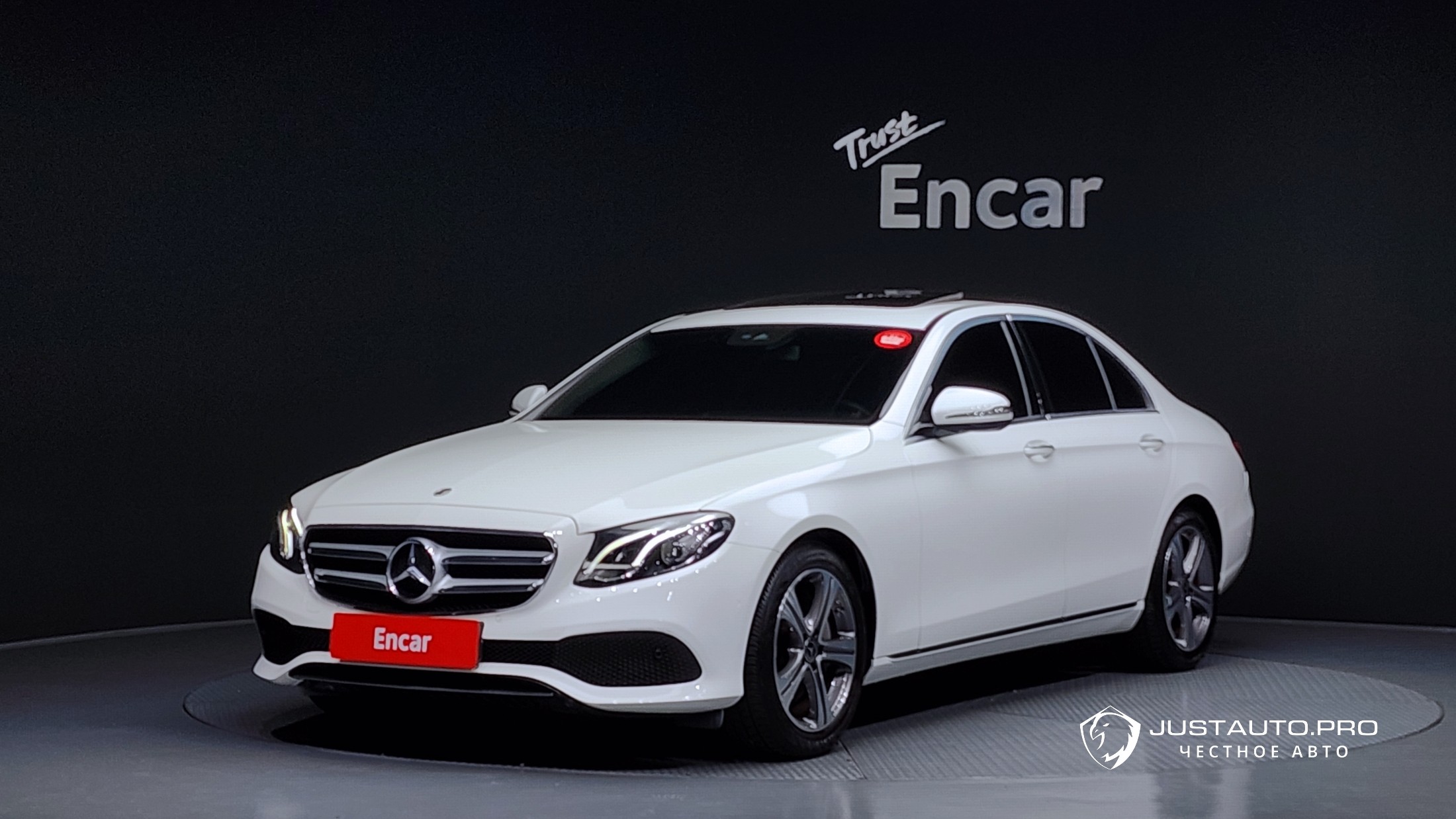 Автомобиль Mercedes-Benz E-Class