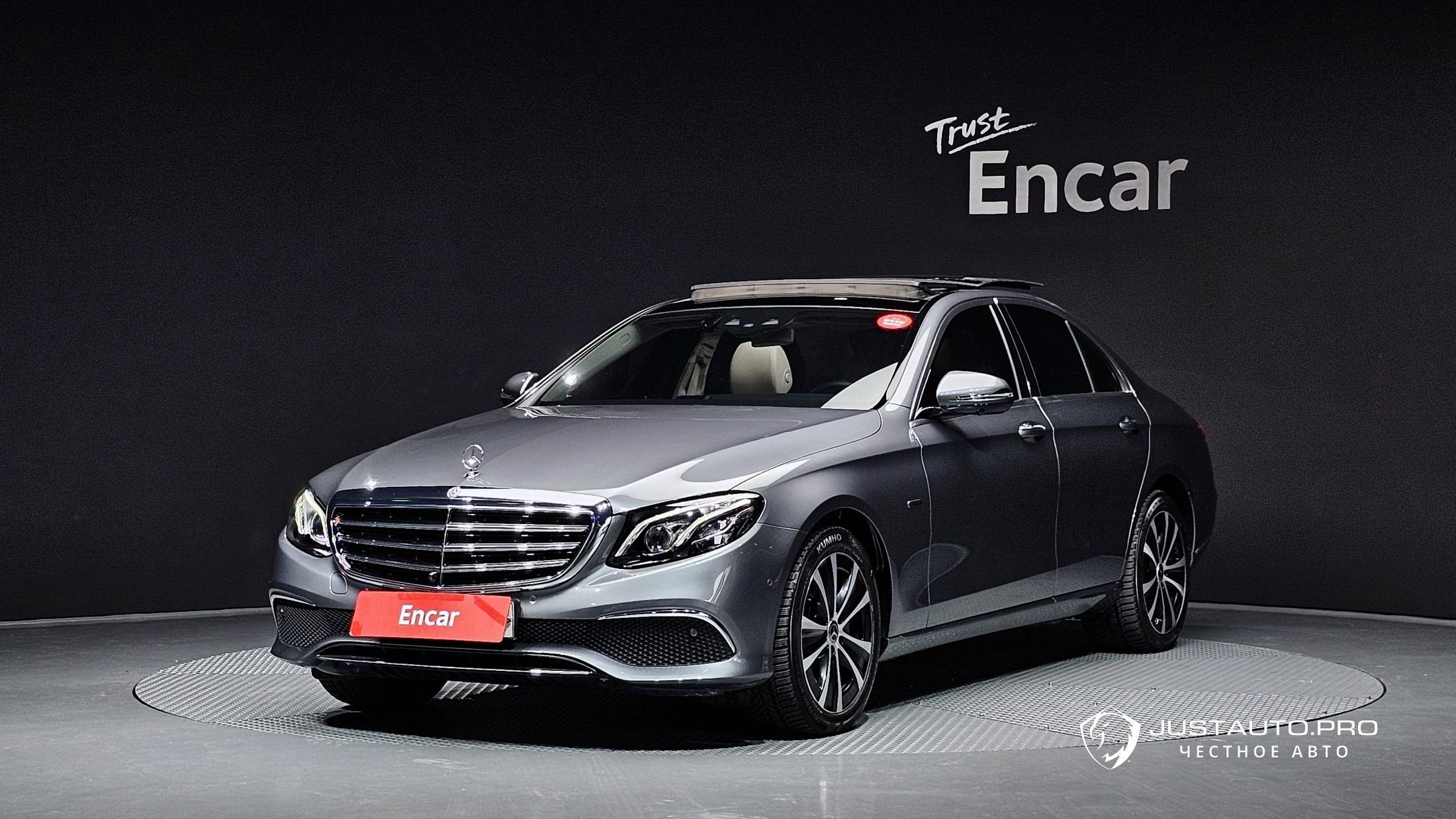 Автомобиль Mercedes-Benz E-Class