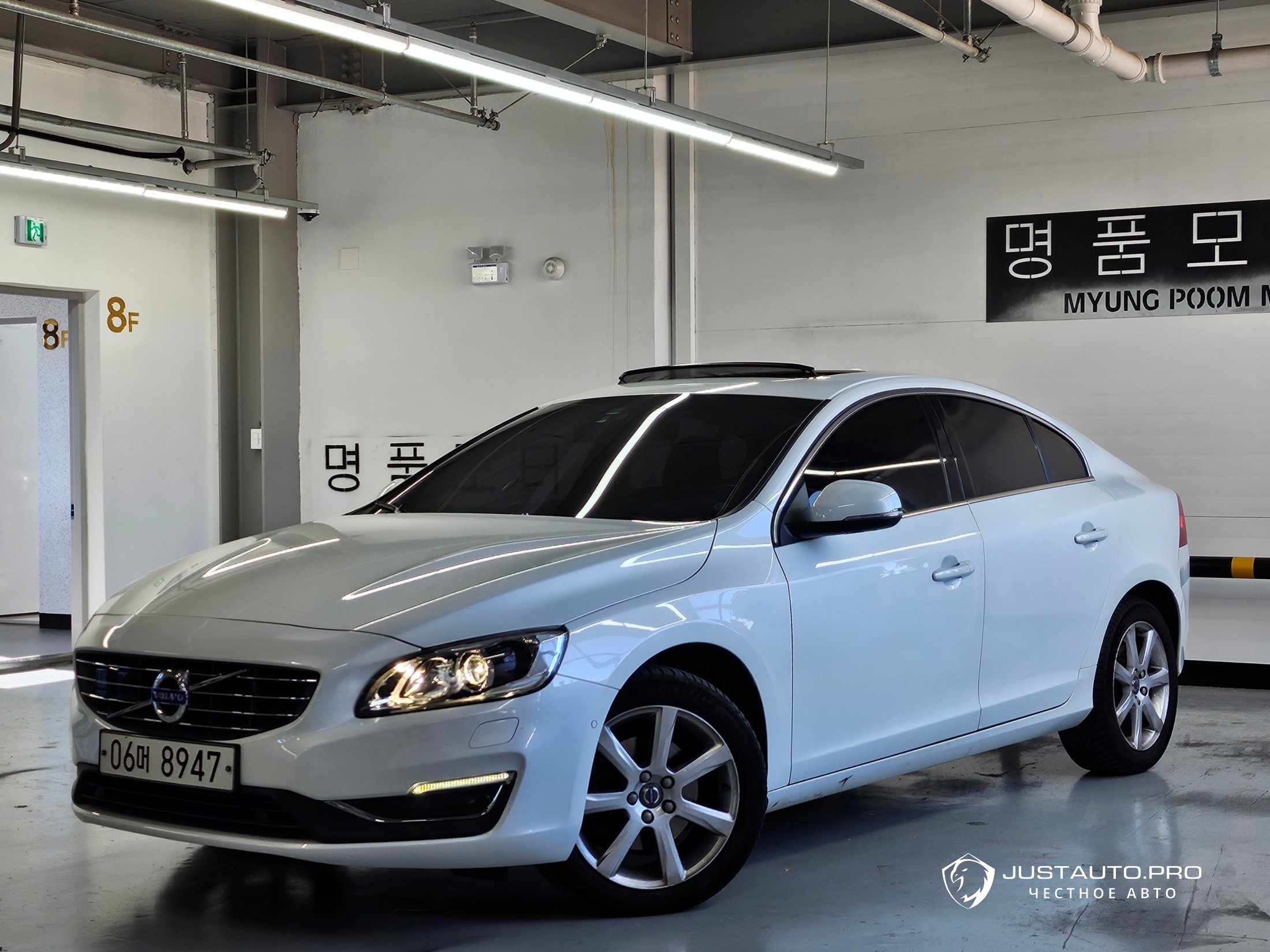 Автомобиль Volvo S60