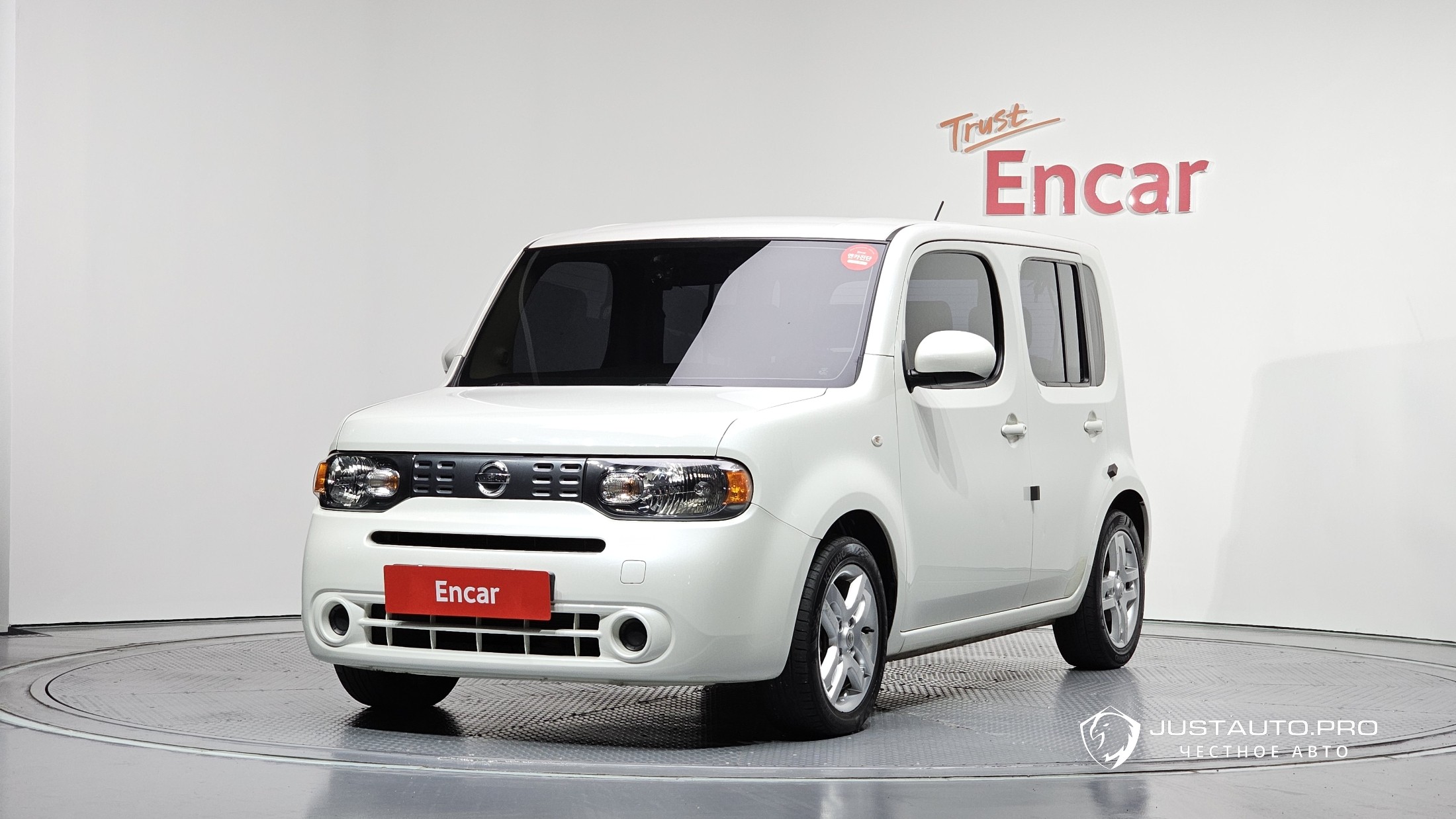 Автомобиль Nissan Cube