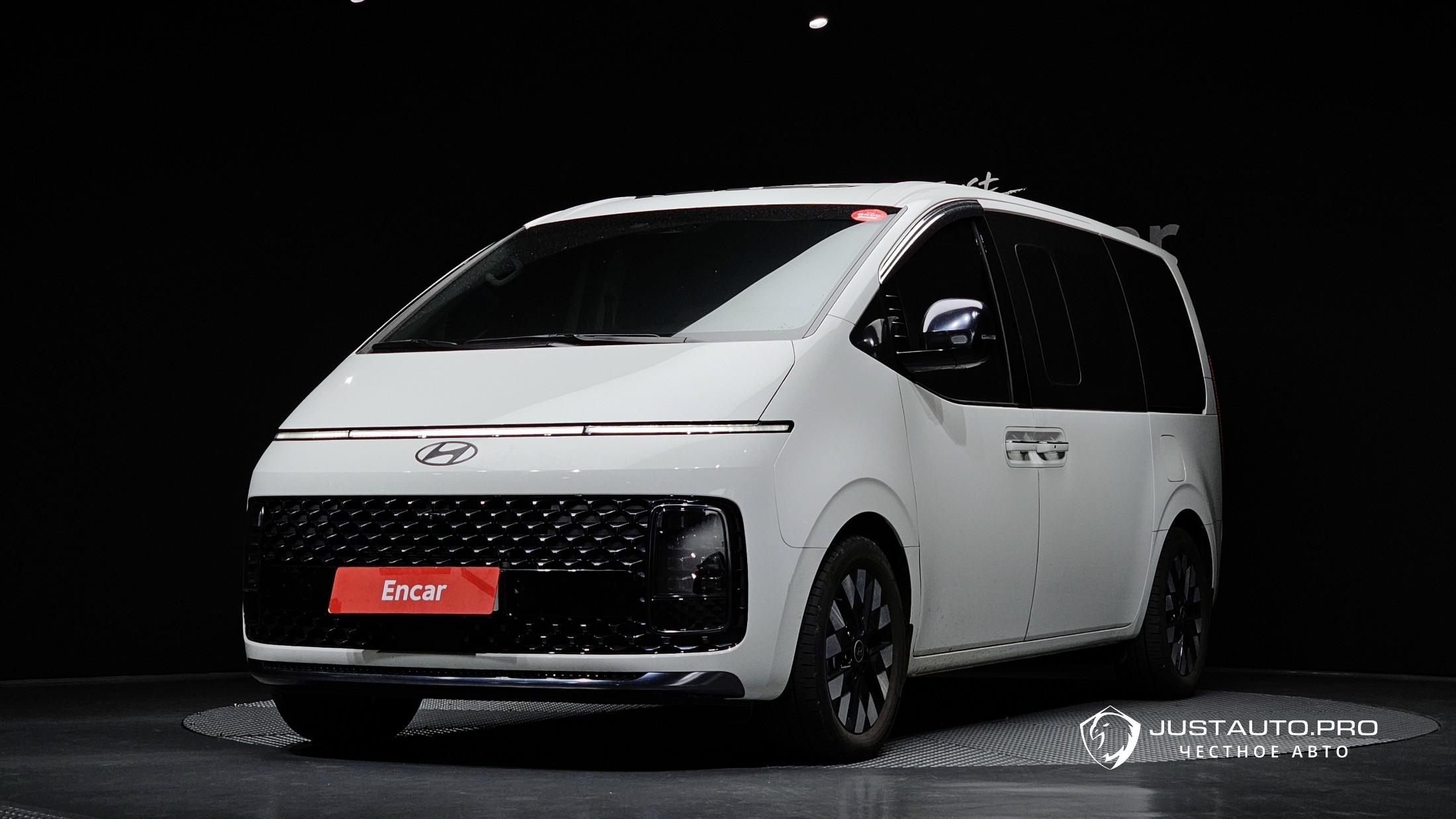 Автомобиль Hyundai Staria