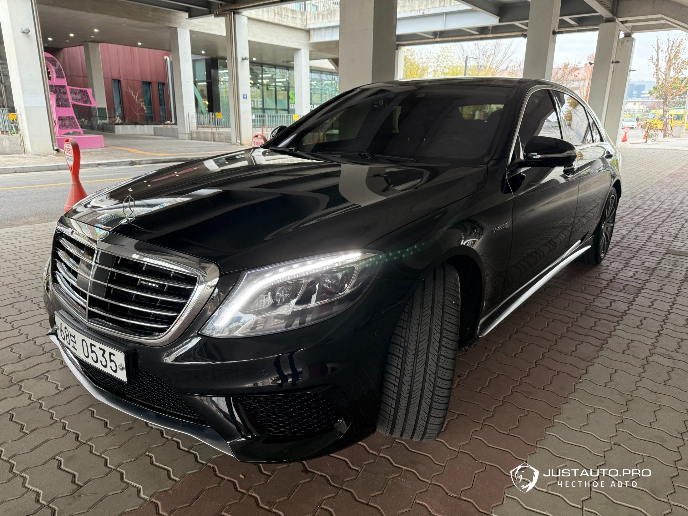 Автомобиль Mercedes-Benz S-Class