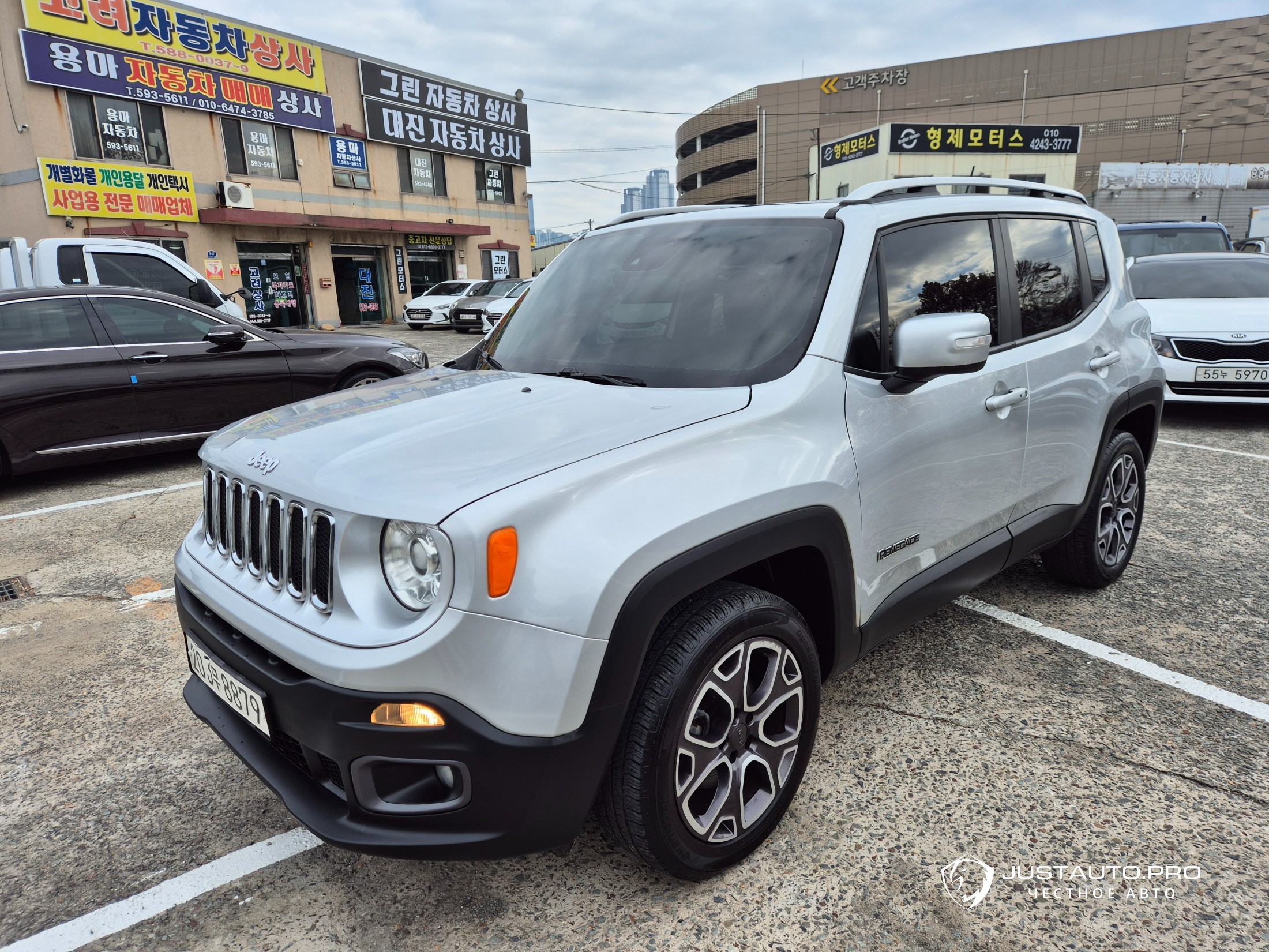 Автомобиль Jeep Renegade