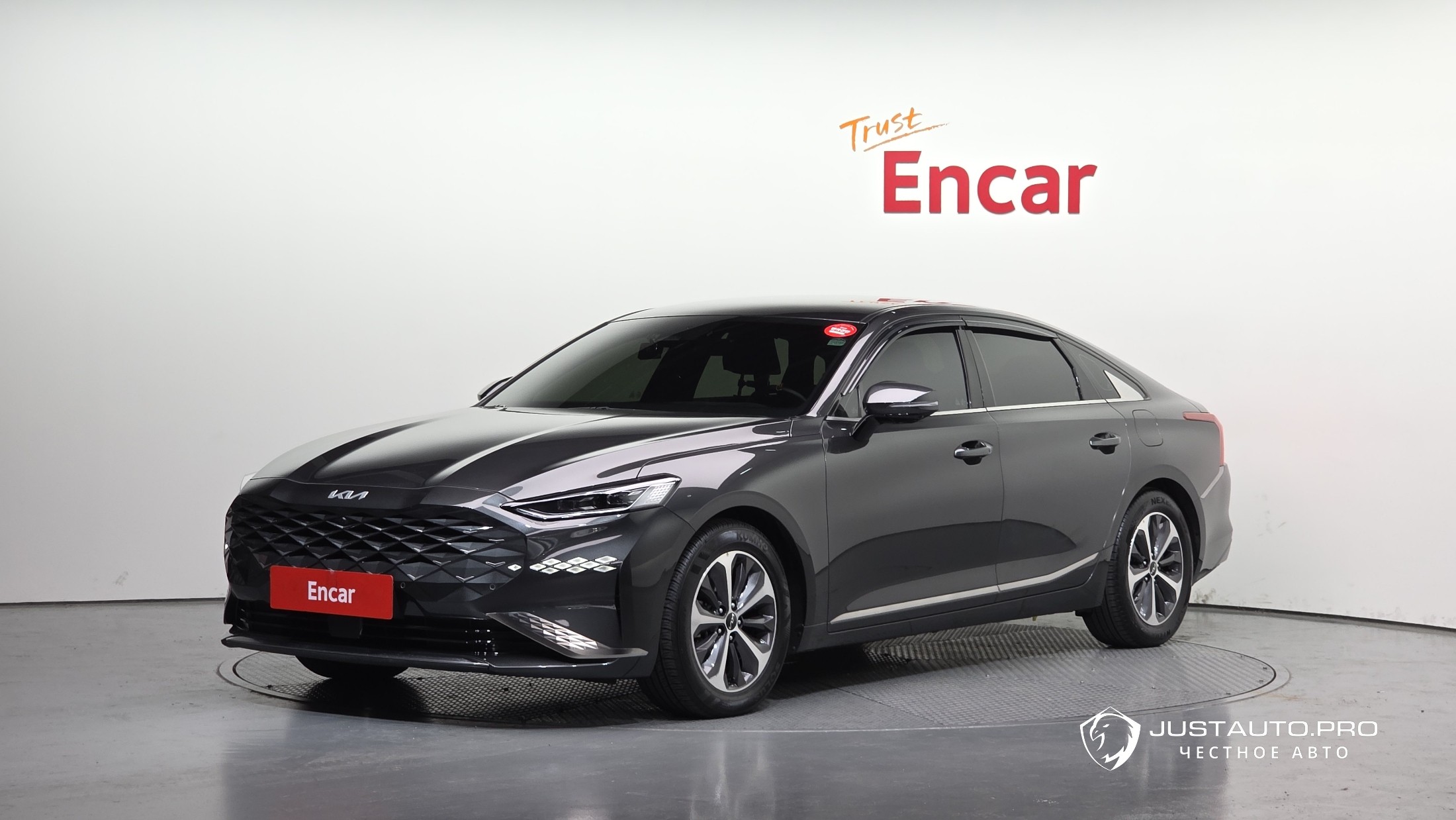 Автомобиль Kia K8