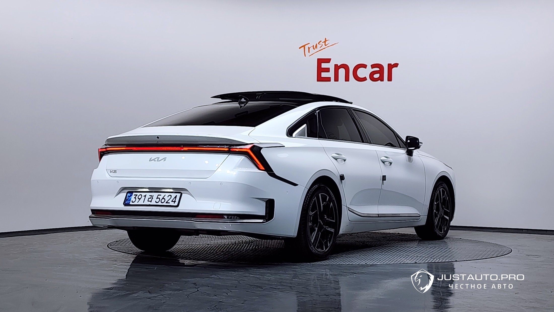 Автомобиль Kia K8