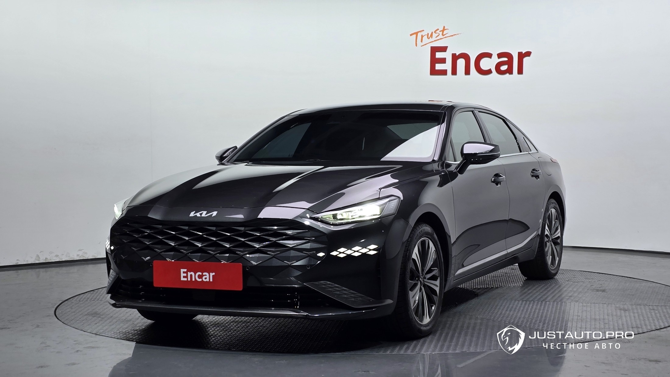 Автомобиль Kia K8