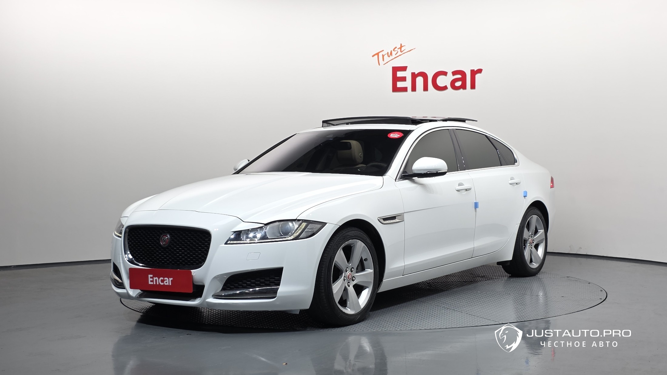 Автомобиль Jaguar XF