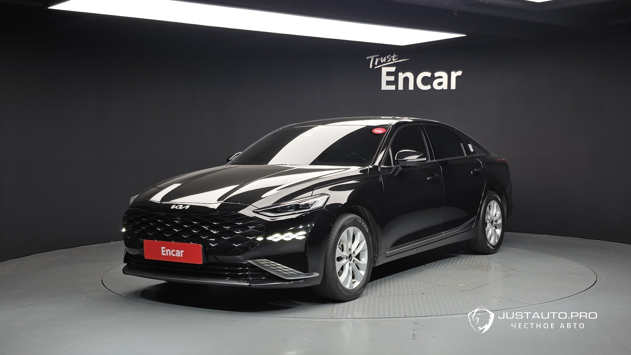 Автомобиль Kia K8