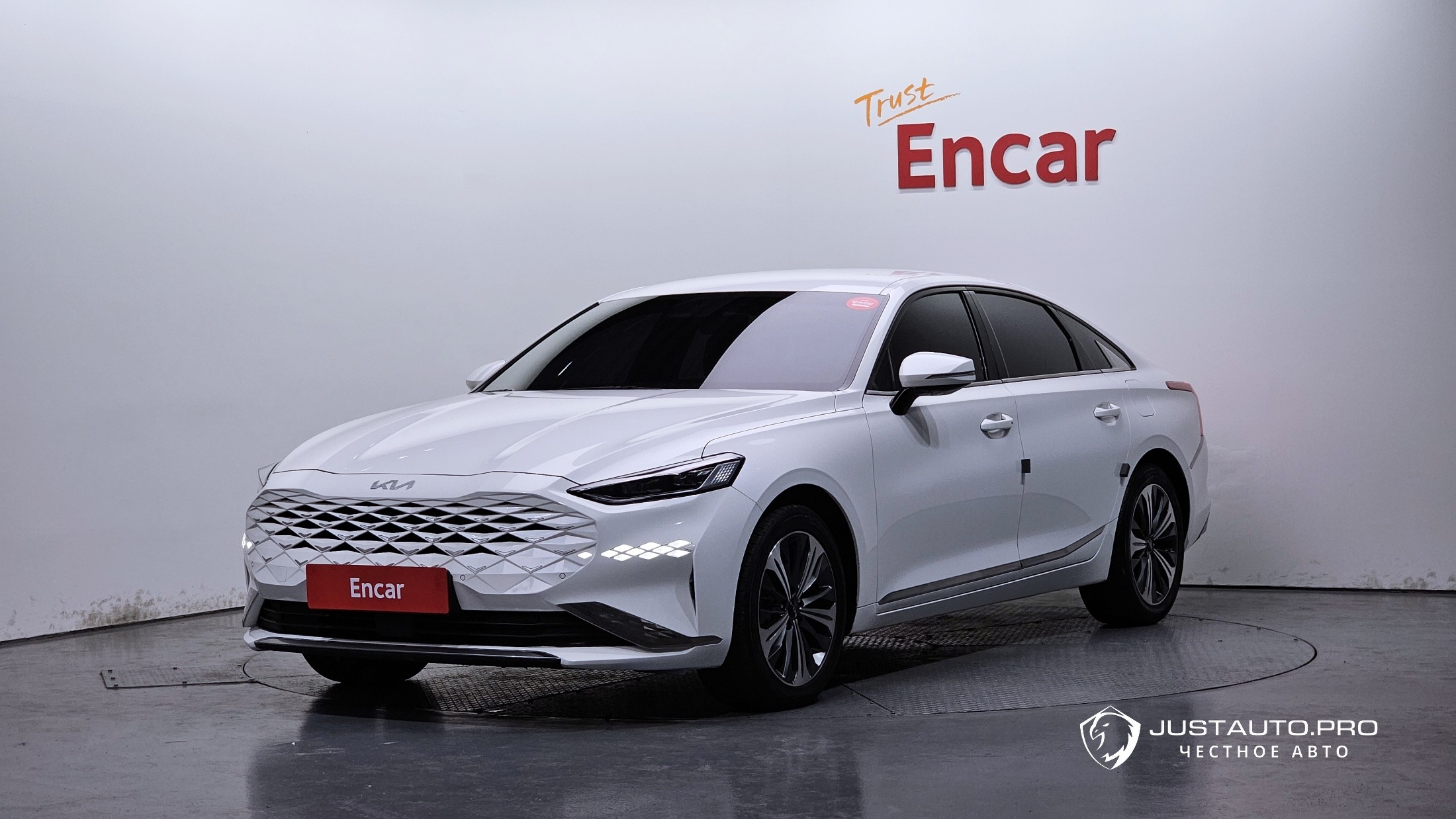 Автомобиль Kia K8