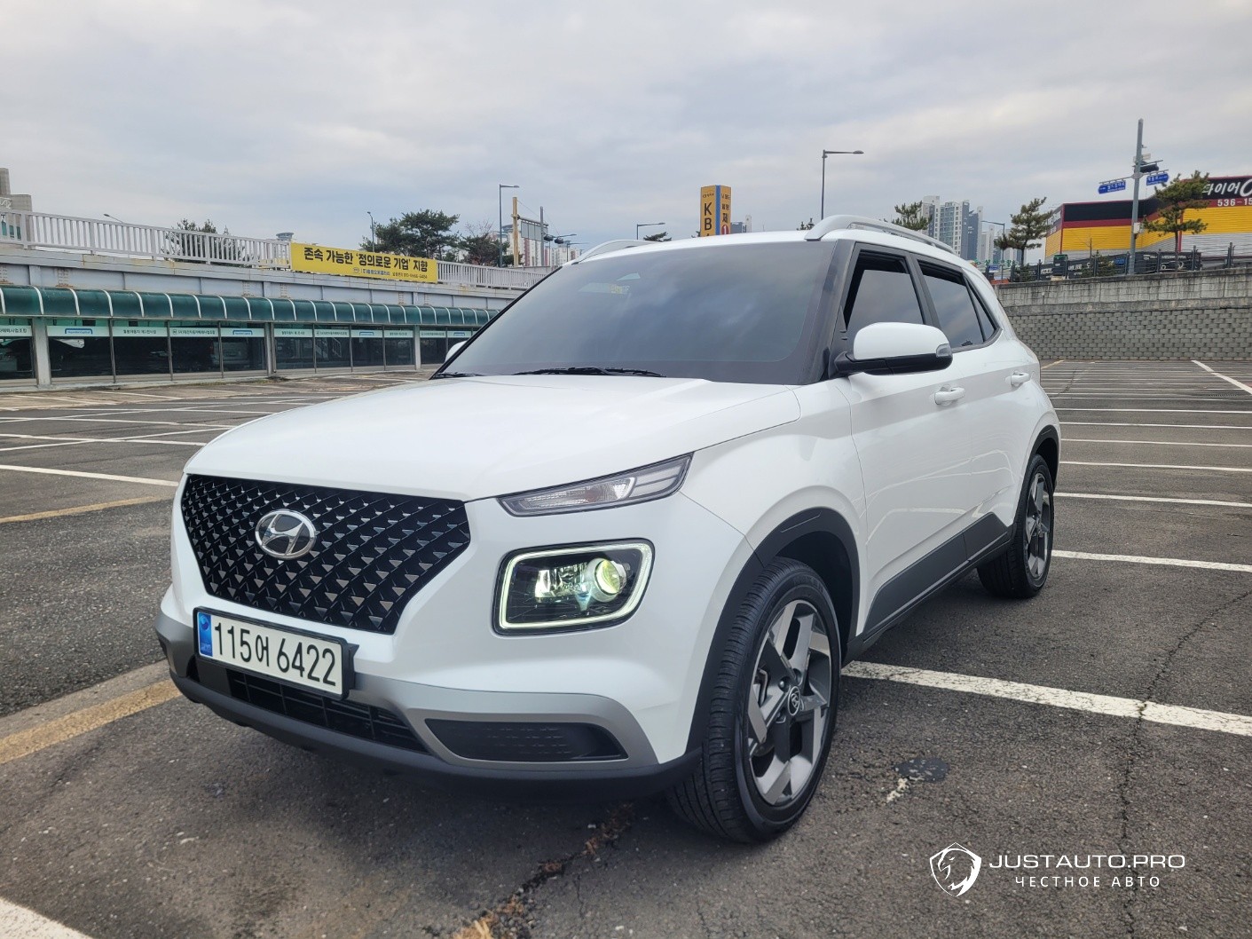 Автомобиль Hyundai Venue