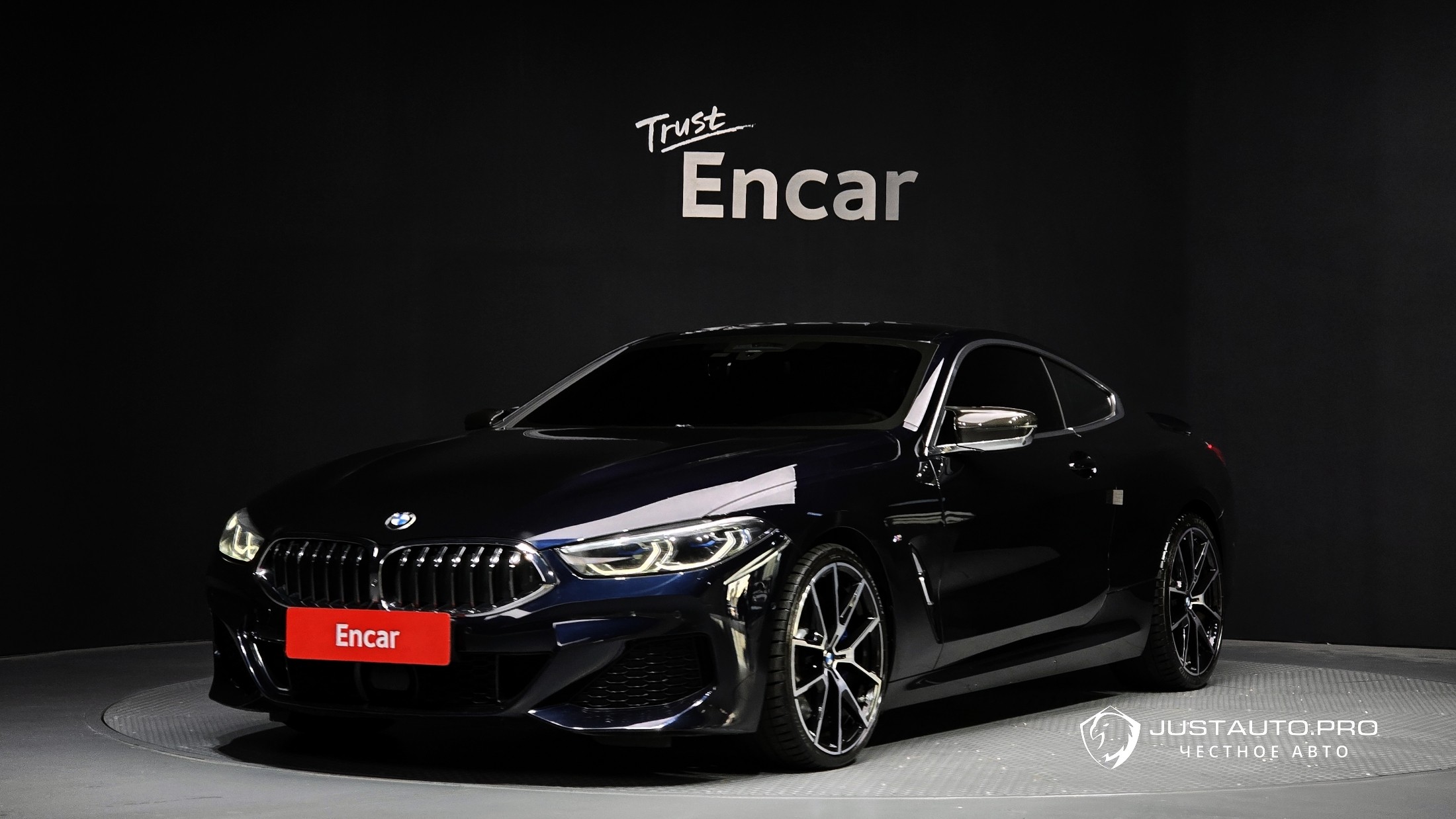 Автомобиль BMW 8-Series