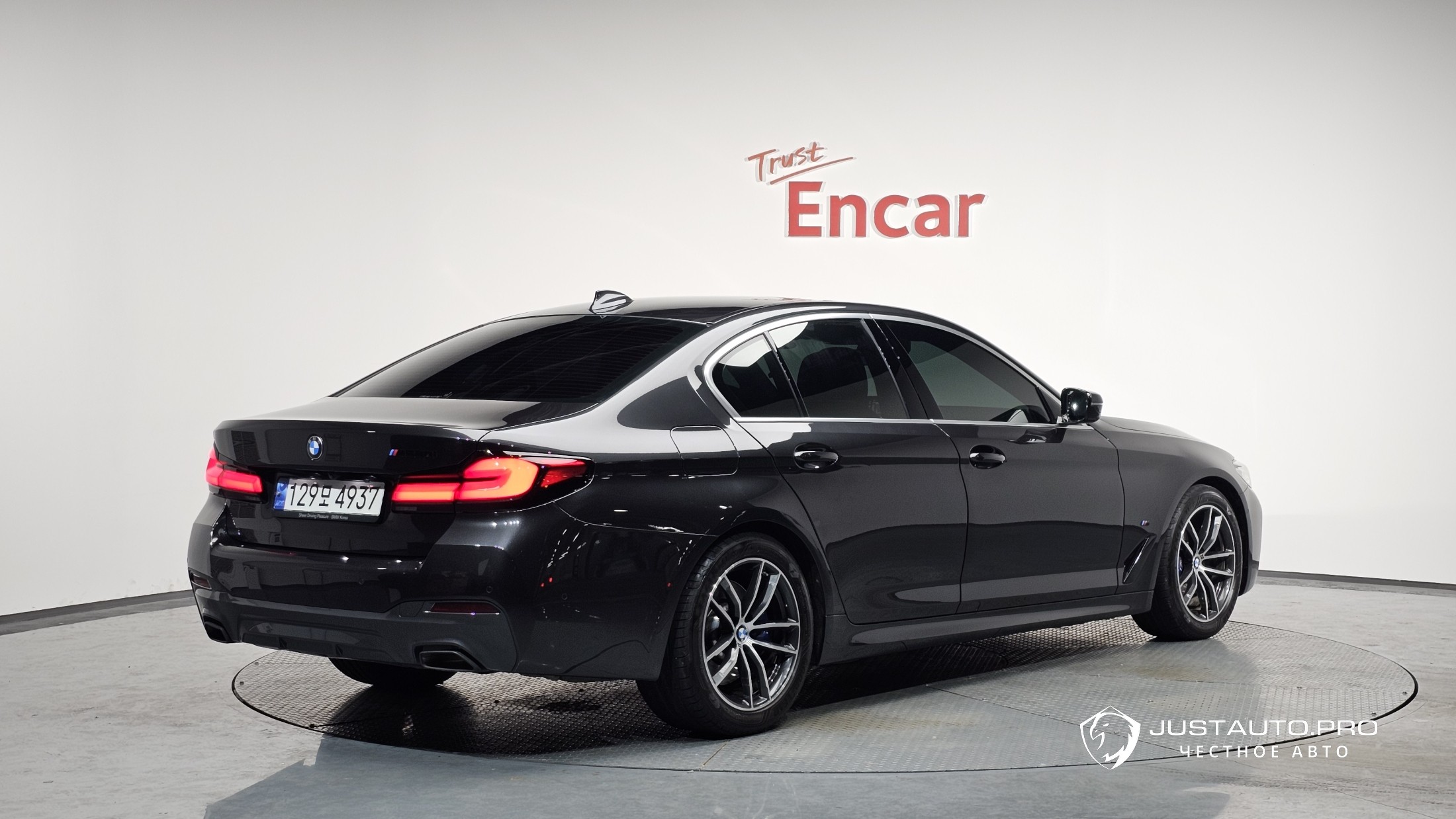 Автомобиль BMW 5-Series