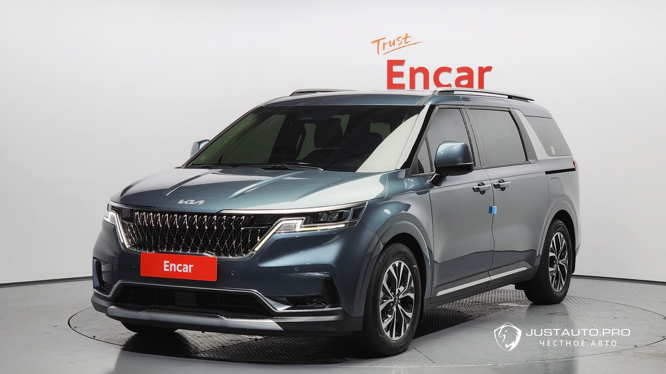 Автомобиль Kia Canival