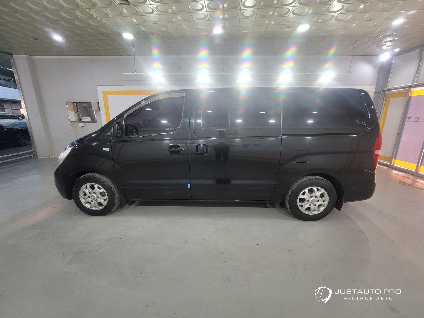 Автомобиль Hyundai Starex