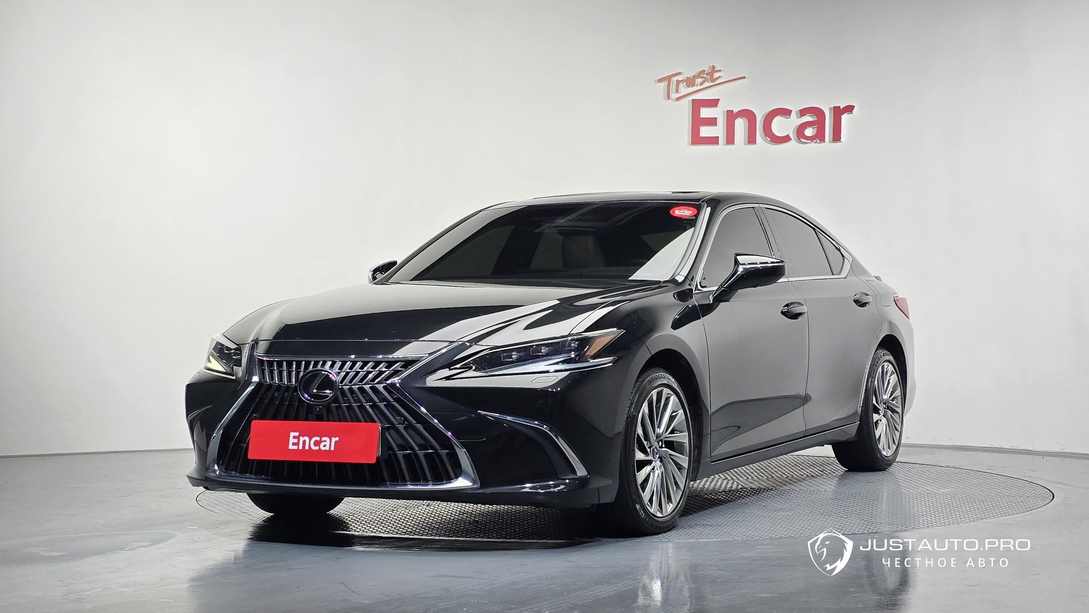 Автомобиль Lexus ES