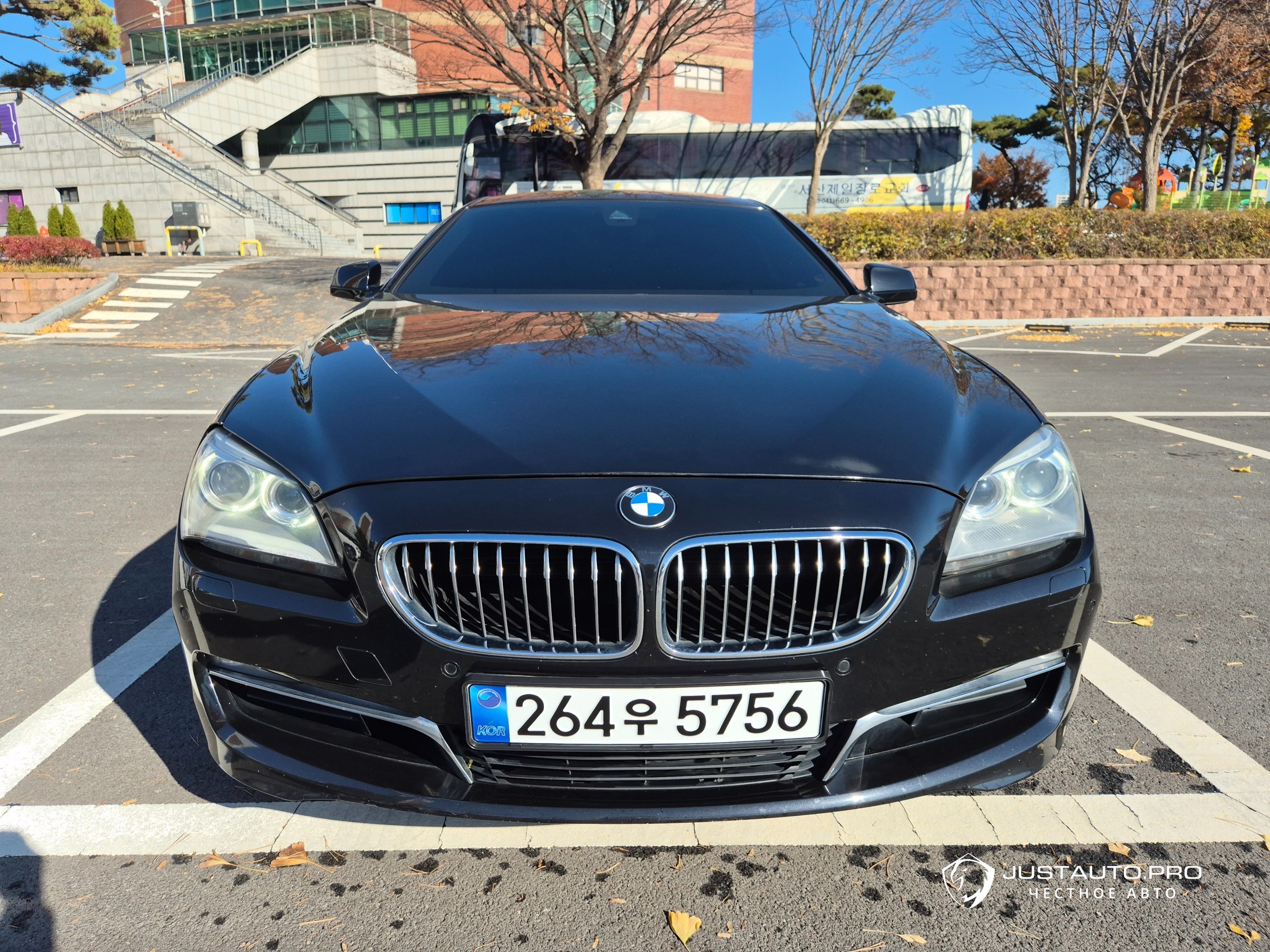 Автомобиль BMW 6-Series