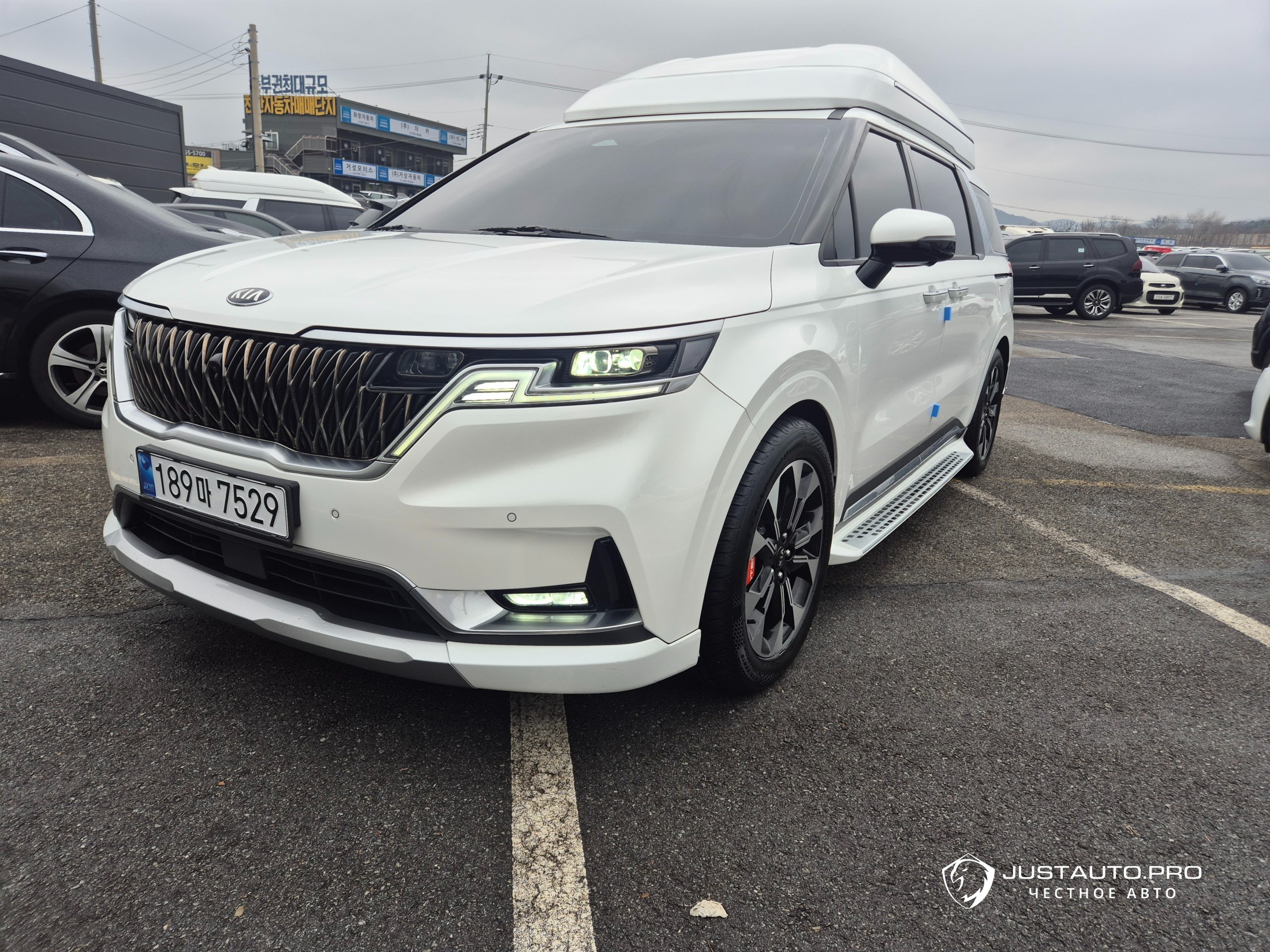 Автомобиль Kia Canival