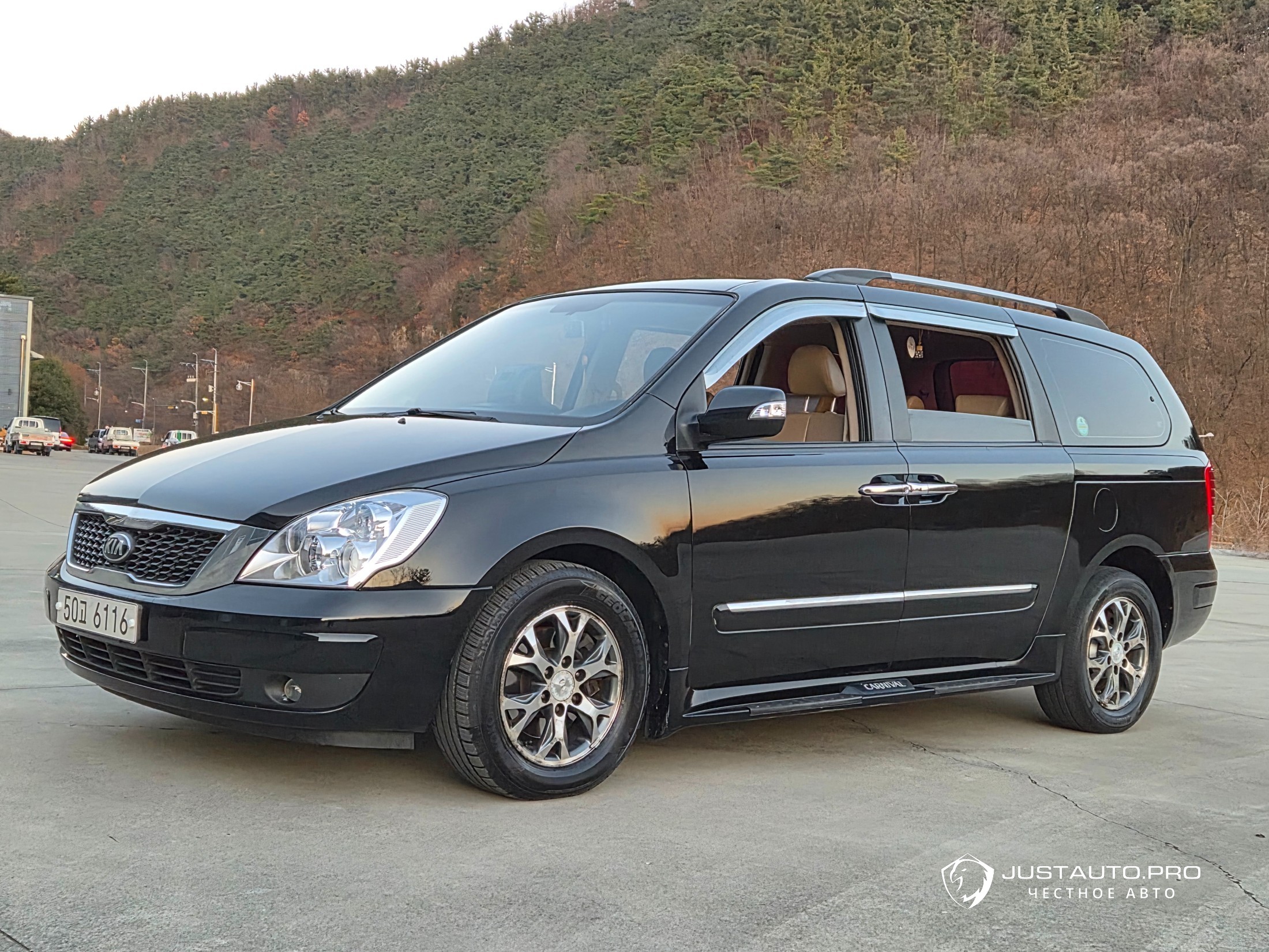 Автомобиль Kia Canival