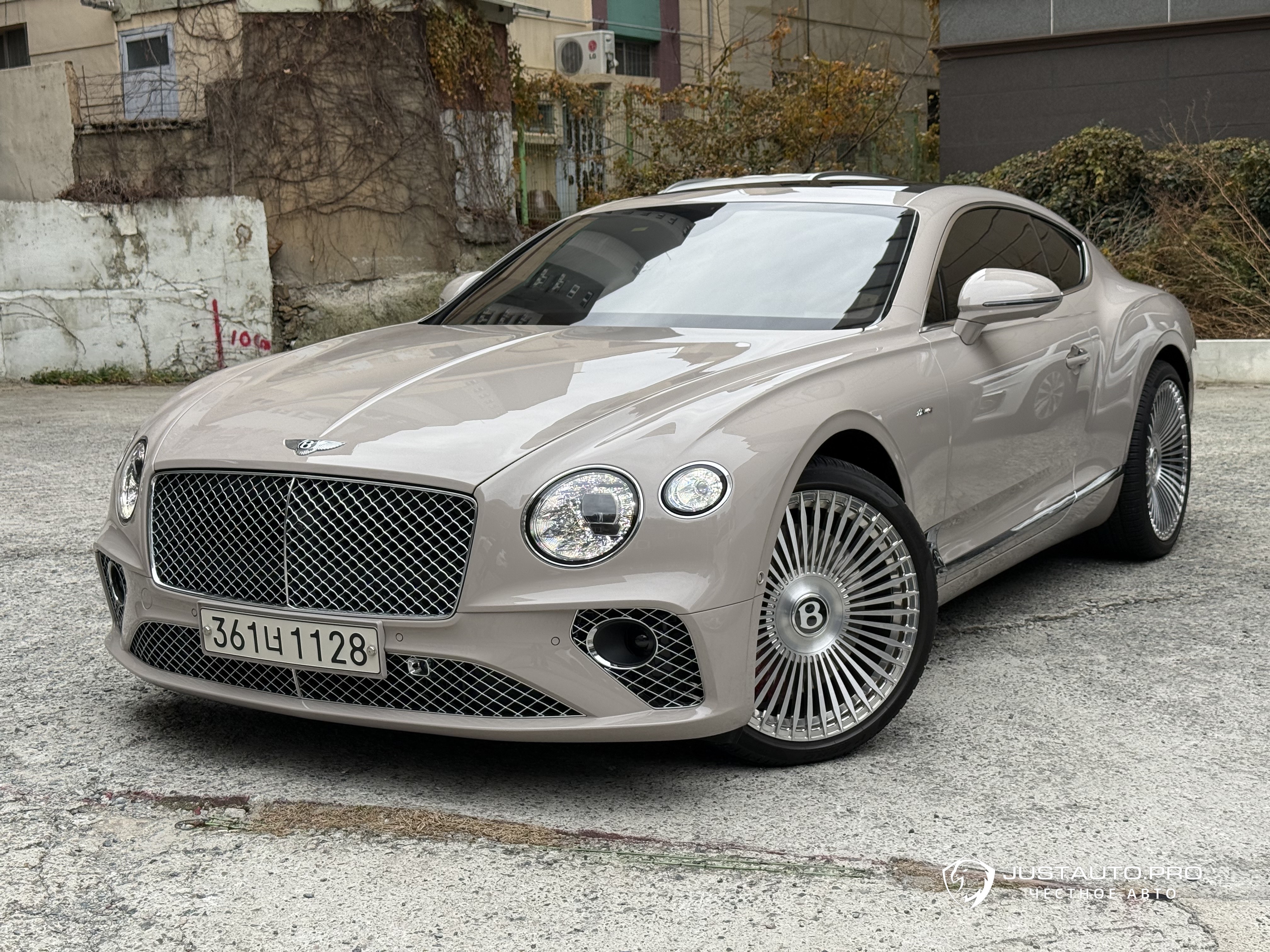 Автомобиль Bentley Continental