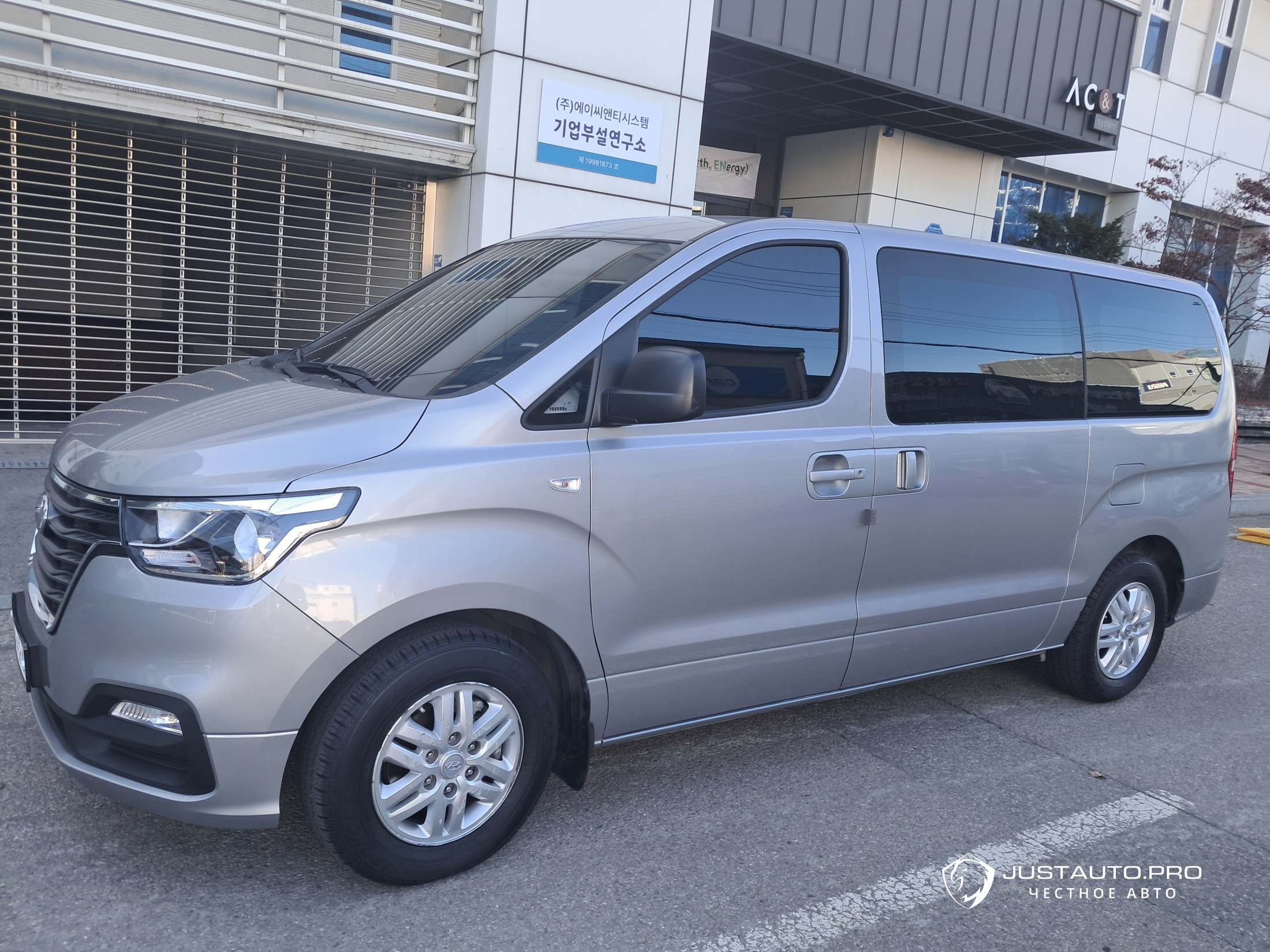 Автомобиль Hyundai Starex