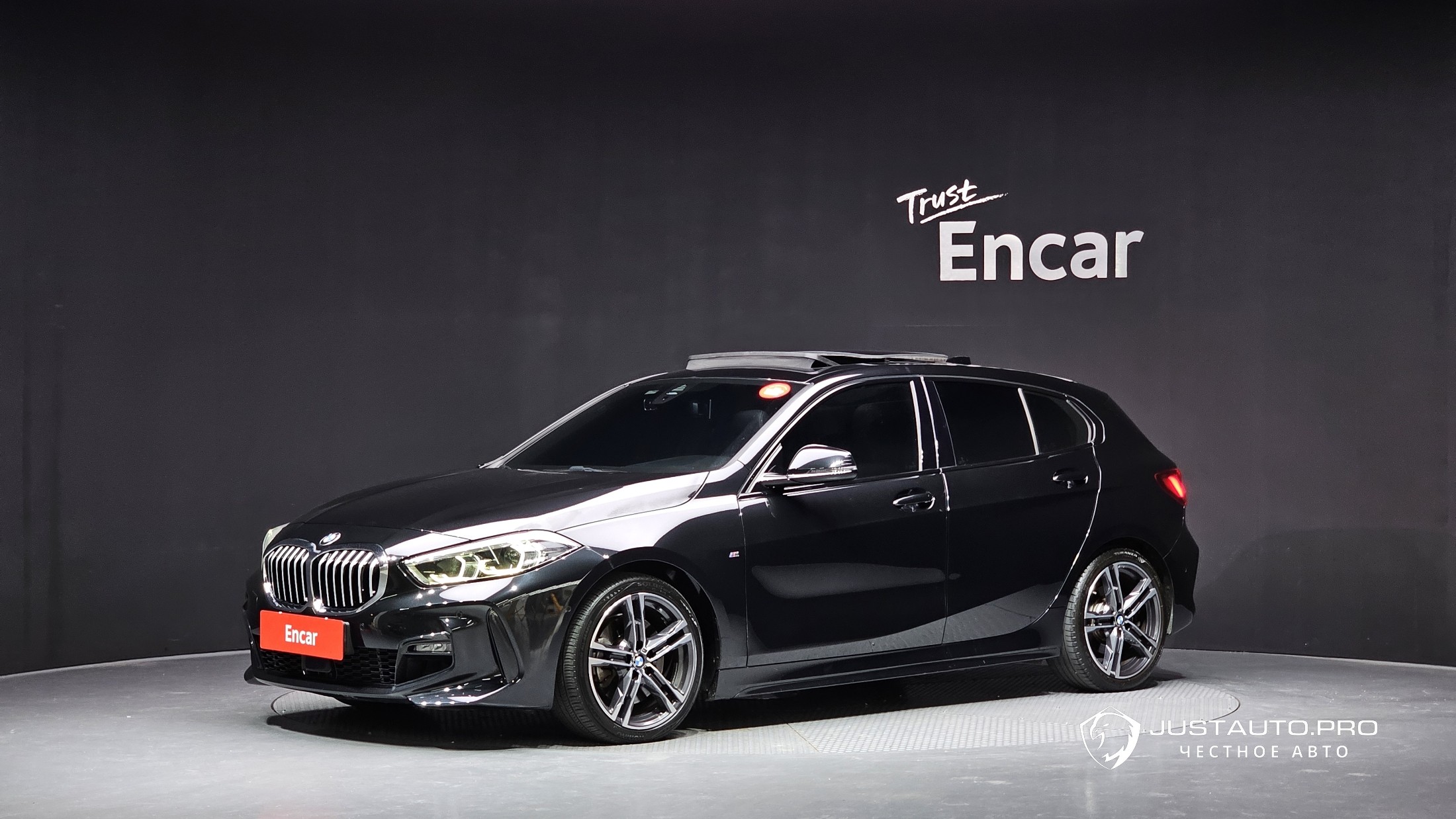 Автомобиль BMW 1-Series