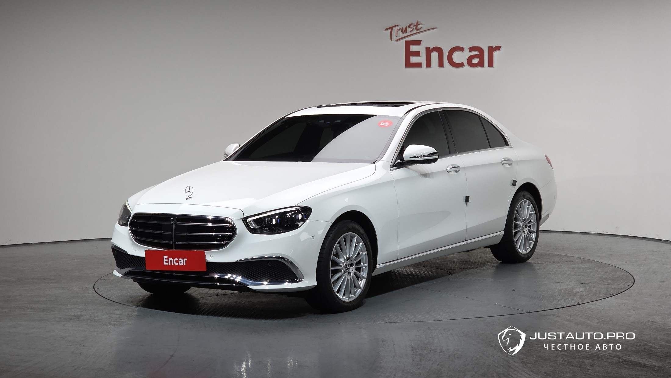 Автомобиль Mercedes-Benz E-Class