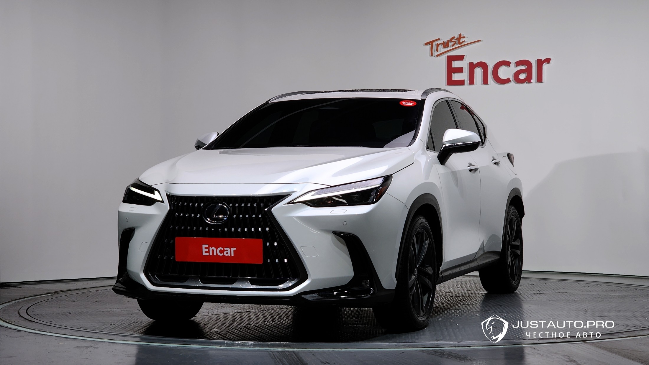 Автомобиль Lexus NX
