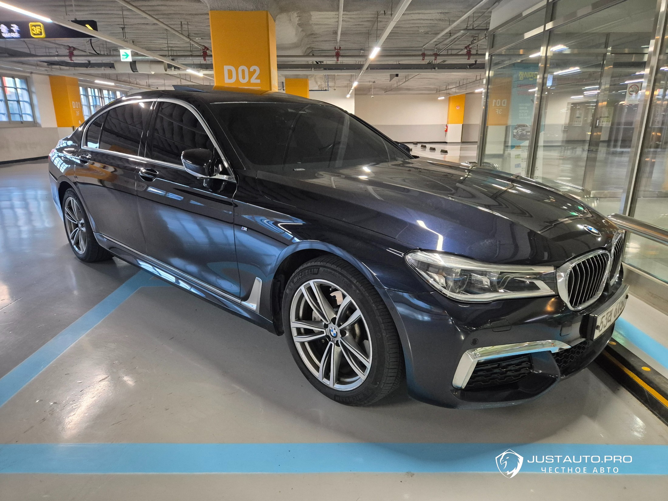 Автомобиль BMW 7-Series