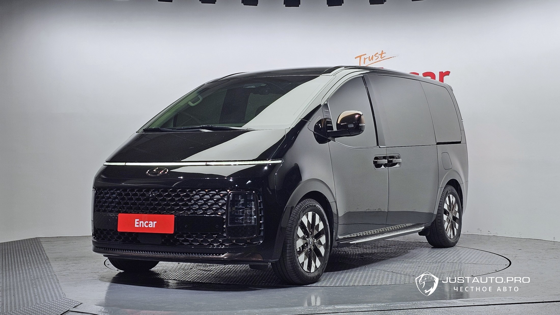 Автомобиль Hyundai Staria