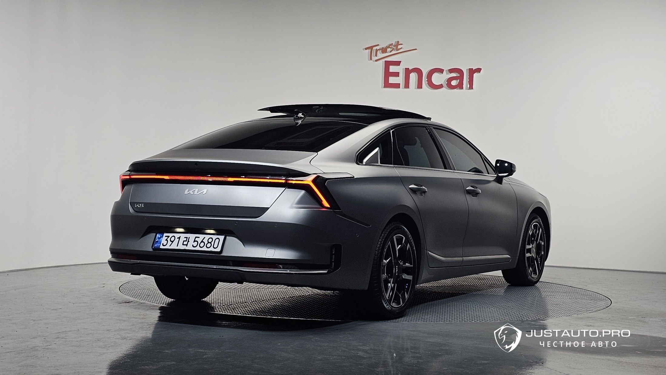 Автомобиль Kia K8