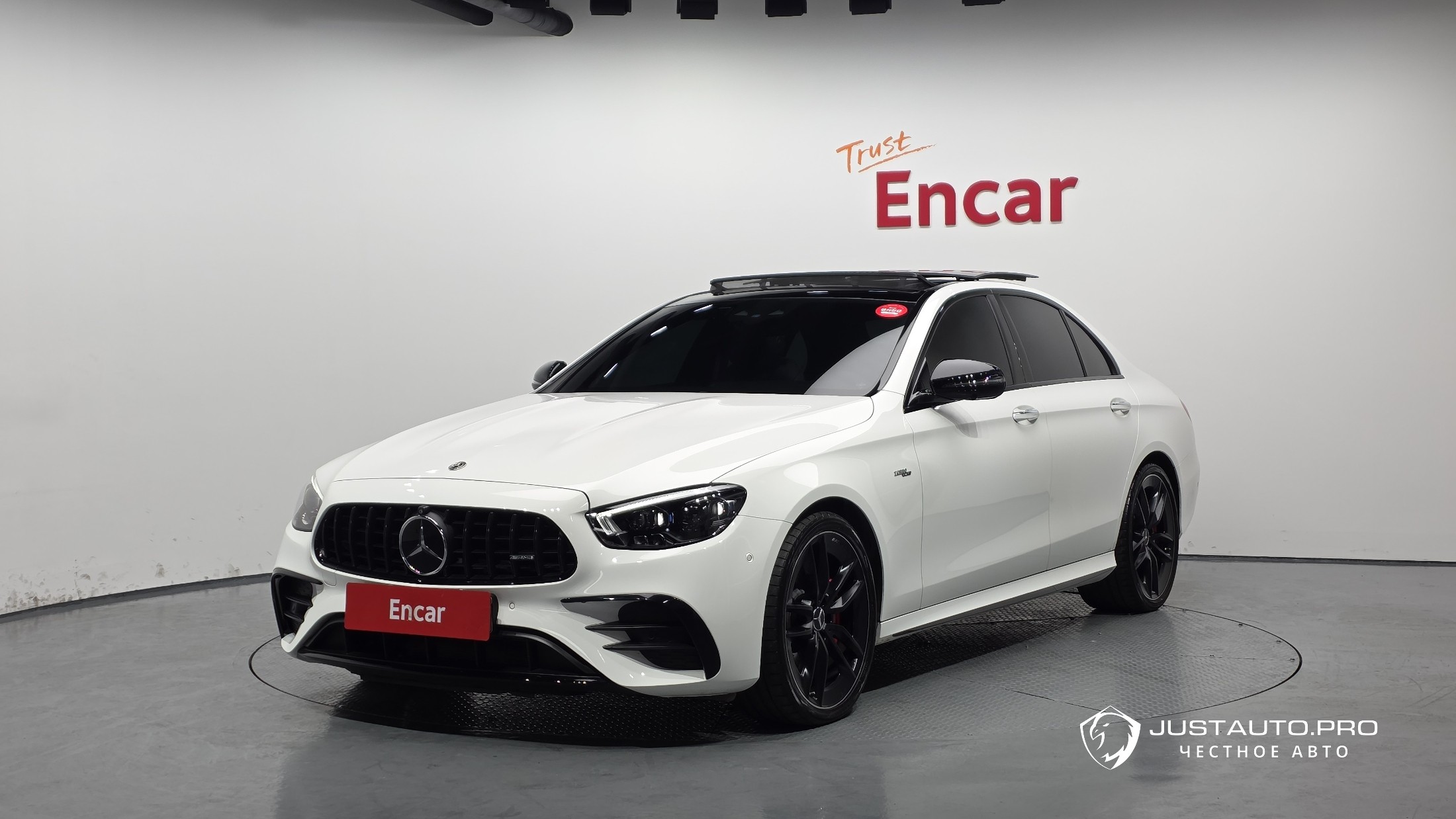 Автомобиль Mercedes-Benz E-Class