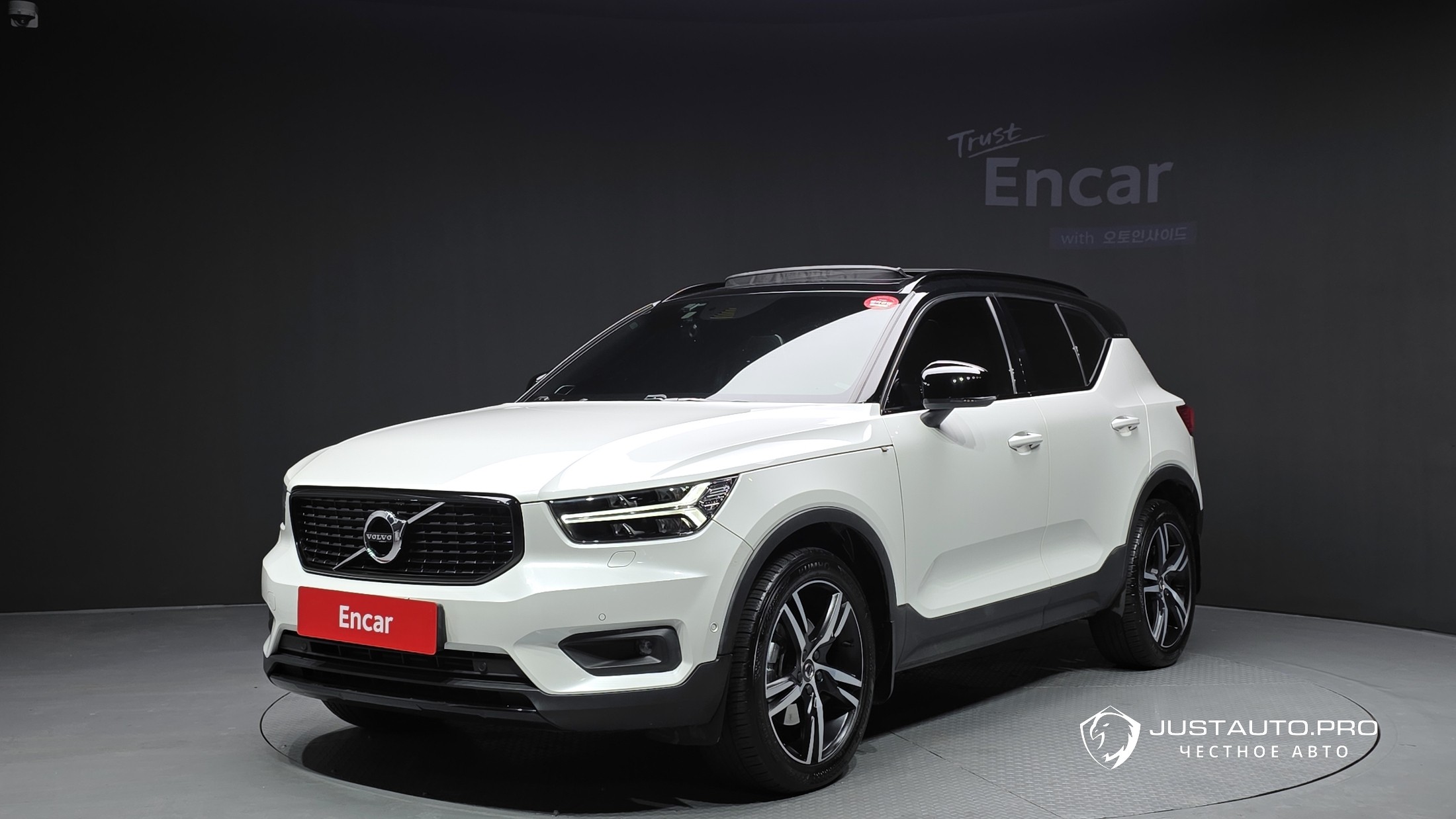 Автомобиль Volvo XC40